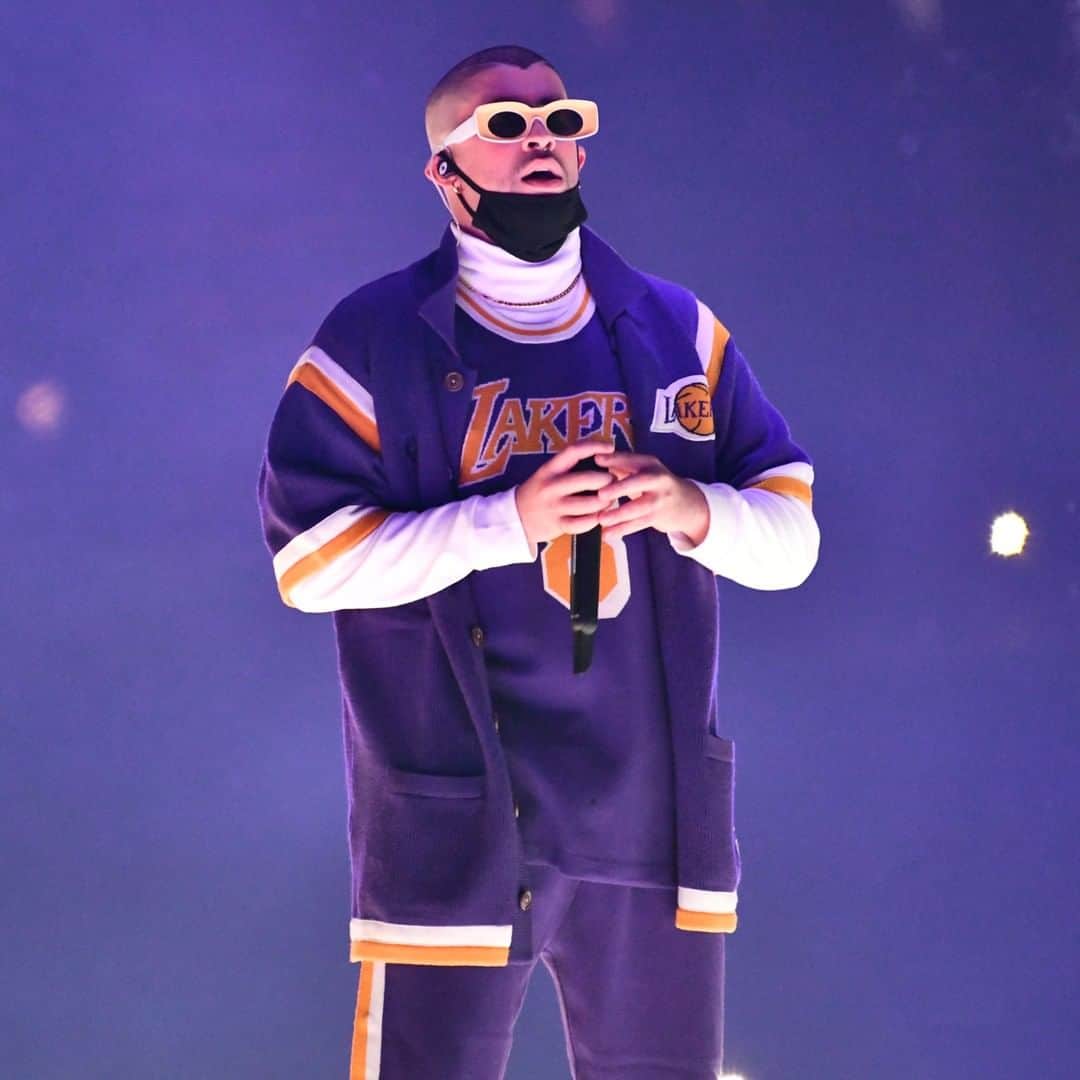 HYPEBEASTさんのインスタグラム写真 - (HYPEBEASTInstagram)「@hypebeastmusic: @badbunnypr is honoring Kobe Bryant with a new song, "6 Rings.” Bryant famously won 5 NBA Championships during the course of his incredible 20-season career, but for the song Bad Bunny adds another ring into the mix for Kobe’s ability to win at life. Listen to the track via the link in our bio. ⁠ Photo: Scott Dudelson/Getty Images」1月29日 15時25分 - hypebeast