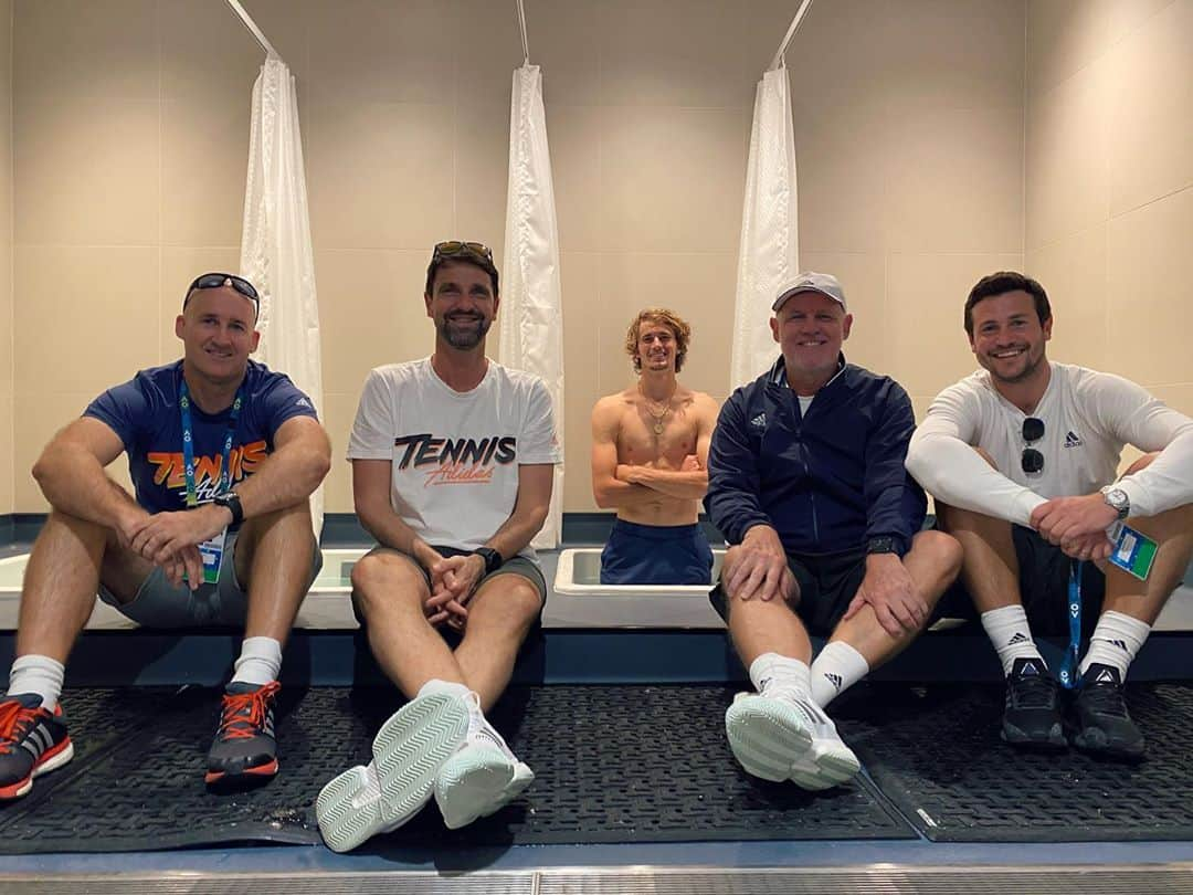 アレクサンダー・ズベレフさんのインスタグラム写真 - (アレクサンダー・ズベレフInstagram)「Team Vibes 💪🇦🇺 #semis @australianopen 😁😁😁😁😁」1月29日 15時45分 - alexzverev123