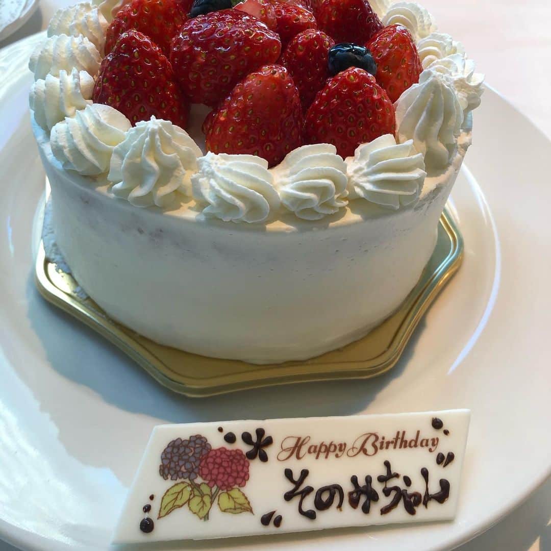 滝川その美さんのインスタグラム写真 - (滝川その美Instagram)「birthday祝って頂きました！ ありがとう😊💕 #心友と #バースディランチ #いつもお肉でごめん #糖質制限 #美味しくて #お腹いっぱい幸せ #やっぱり #皆で食事楽しいね」1月29日 16時03分 - iam_sonomi_official