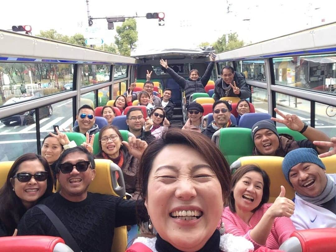 OSAKA WONDER LOOPさんのインスタグラム写真 - (OSAKA WONDER LOOPInstagram)「Thank you for joining us on the bus and having a great time!  Come see #Osaka from the streets! English speaking guides on every #OsakaWonderLoopBus! Get your tickets directly on the bus! http://wonderloop.jp  #hoponhopoff #loopbus #opentopbus #osakasightseeing #travelinjapan」1月29日 15時58分 - osakawonderloopbus