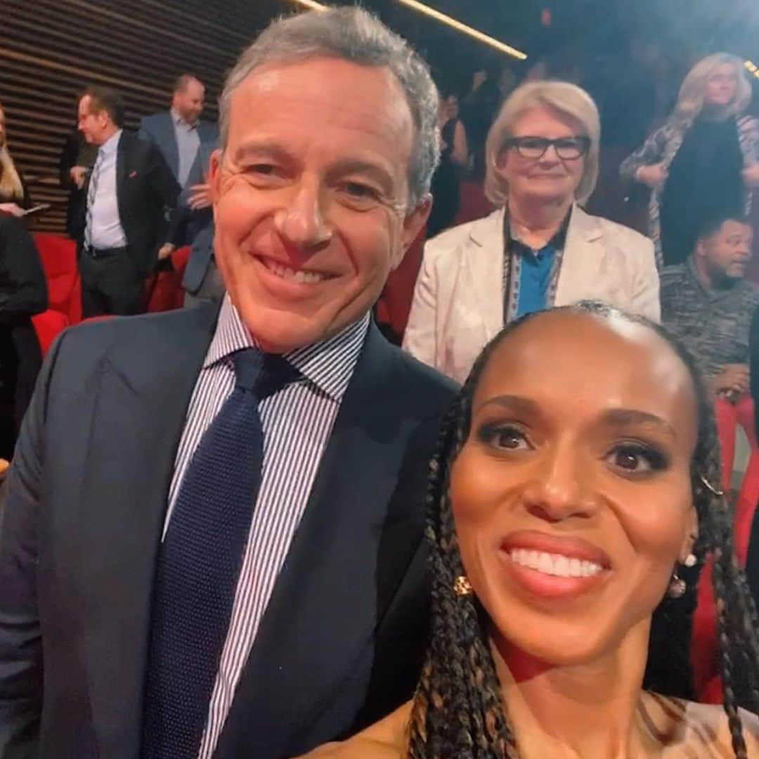 ケリー・ワシントンさんのインスタグラム写真 - (ケリー・ワシントンInstagram)「Without him, Scandal would not have existed. It was a honor to induct Bob Iger into the TV Hall of Fame tonight. Bob, thank you for helping so many of us step into our own greatness because you stepped into yours. Forever grateful to you. ⠀⠀⠀⠀⠀⠀⠀⠀⠀ ⠀⠀⠀⠀⠀⠀⠀⠀⠀ P.S. @geraldinelaybourne with the photo bomb 😍. Another inspiration and leader in this industry! And another inductee!」1月29日 16時00分 - kerrywashington