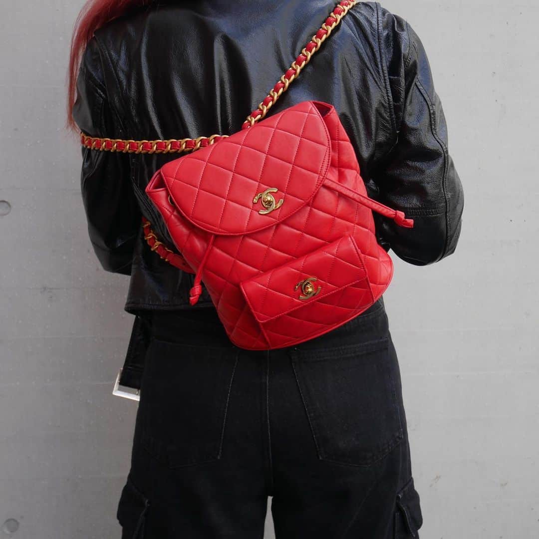 のインスタグラム：「Vintage Chanel lamb skin chain backpack. ▶︎Free Shipping Worldwide✈️ ≫≫≫ DM for more information 📩 info@amorevintagetokyo.com #AMOREvintage #AMORETOKYO #tokyo #Omotesando #Aoyama #harajuku #vintage #vintageshop #ヴィンテージ #ヴィンテージショップ #アモーレ #アモーレトーキョー #表参道 #青山 #原宿#東京 #chanel #chanelvintage #vintagechanel #ヴィンテージ #シャネル #ヴィンテージシャネル」