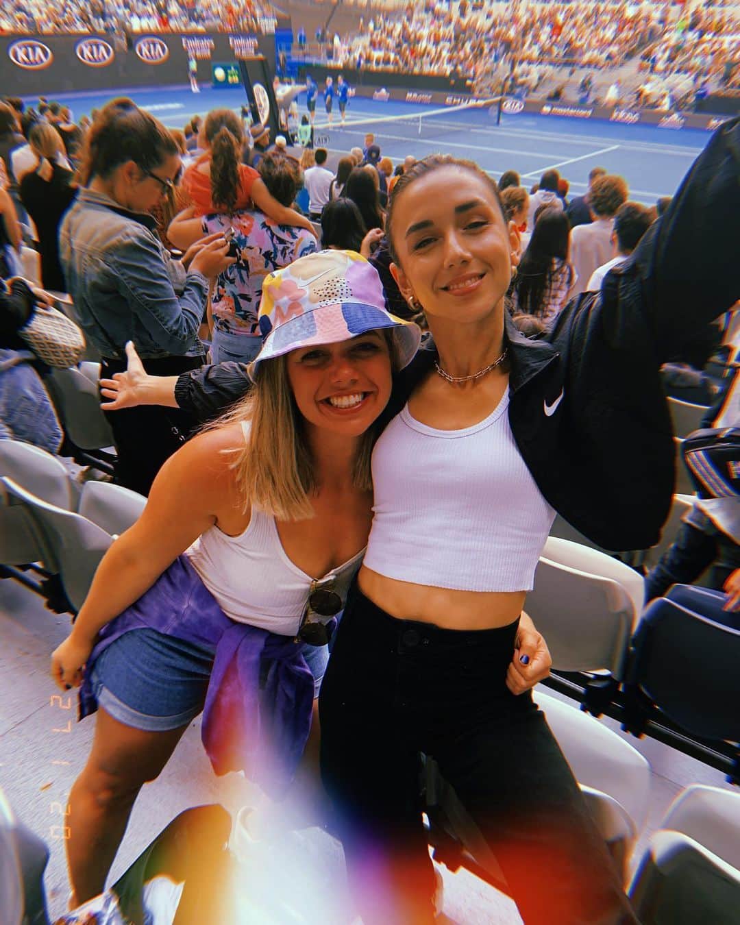 フィービー・ディ・トマソのインスタグラム：「AO vibes en français #LGcoco #tennisszn #summathing #AOh」