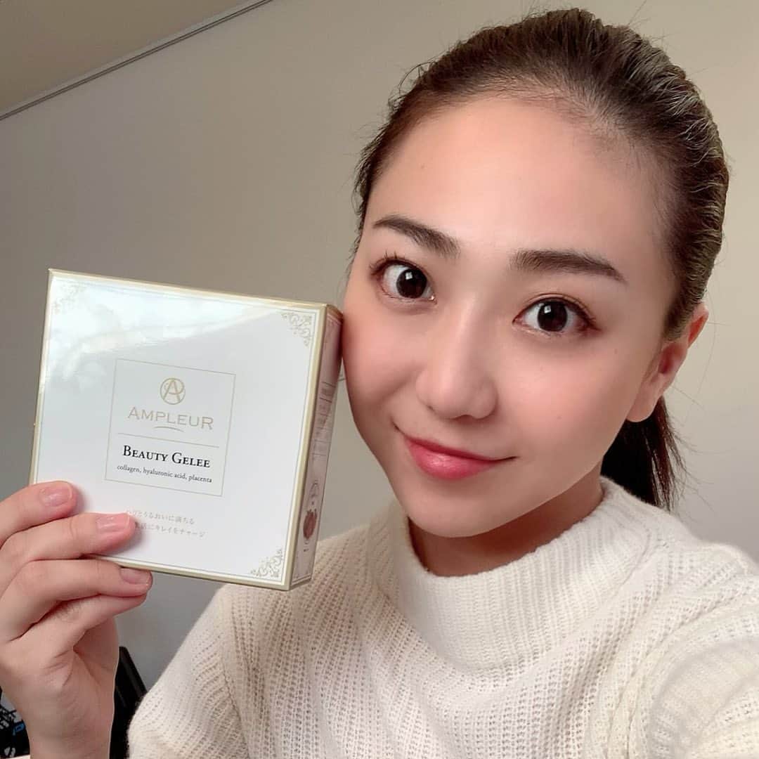 透水さらさのインスタグラム：「大好きなアンプルールさん、、、﻿ インナーケア商品まで出していただいたんですねー😭🙏✨✨﻿ ﻿ アンプルール　ビューティージュレ（10g×30本入）﻿ ﻿ しっっかり毎日食べました♡﻿ お、、美味しい！！！毎日寝る前に食べるのが日々の楽しみに😍﻿ ﻿ まず、乾燥しにくくなった！そして次の日のどよんとした肌の感じがパーン！とした感じ！！﻿ ﻿ ﻿ インナーケアって大事なのね、、、﻿ と実感しました✨﻿ ﻿ ﻿ #アンプルール﻿ #うるぷるチャージ﻿ #食べる素肌力﻿ ＃PR﻿ #美味しいし低カロリー #もーーーー好き」