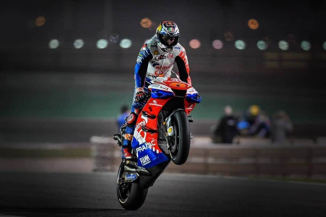 MotoGPさんのインスタグラム写真 - (MotoGPInstagram)「Happy #WheelieWednesday with none other than @jackmilleraus! ✊ // Taking it all the way back to Qatar last year with this one! ⏪ #JM43 #MotoGP #Motorcycle #Racing #Motorsport」1月29日 17時00分 - motogp