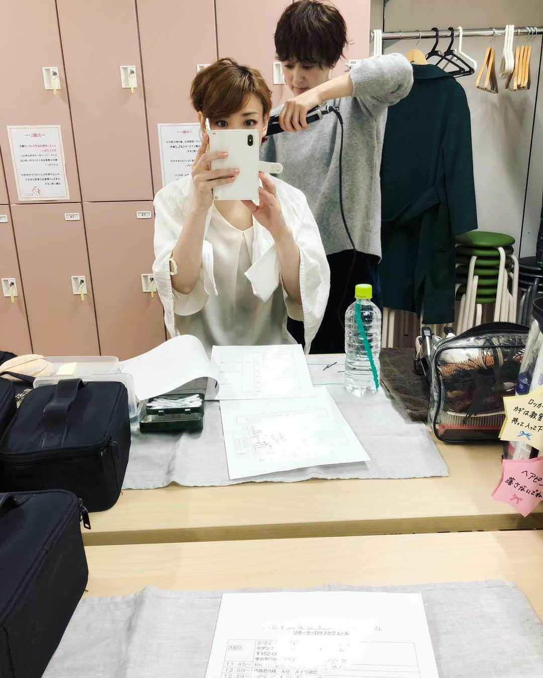 初嶺麿代さんのインスタグラム写真 - (初嶺麿代Instagram)「本日は#スタジオ で#ロケ  #収録でした  今日も #ヘアメイク さんから#美容情報 を教えてもらった^_^ #オススメファンデーション  #オススメコスメ  #オススメ下地  #美容 #最新エステ #質問攻めごめんなさい」1月29日 17時13分 - hatsunemayo