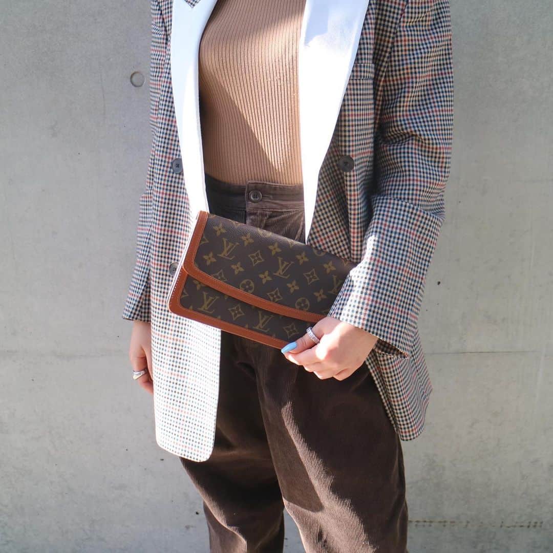 のインスタグラム：「Louis Vuitton monogram Pochette Damme PM  Free Shipping Worldwide✈️ DM for more information ≫ ≫ ≫✉️ info@amorevintagetokyo.com  #ヴィンテージ #ルイヴィトン#ヴィンテージルイヴィトン#ヴィンテージヴィトン #モノグラム #エピ #ヴィンテージブランドブティック #アモーレ #アモーレトーキョー #表参道 #東京 #青山  #vintage #louisvuitton #LV #LVvintage #vintagelouisvuitton  #vuitton #damier #monogram #vintagebrandboutique」