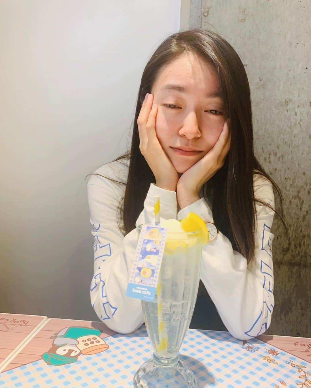田辺桃子さんのインスタグラム写真 - (田辺桃子Instagram)「🍋🍋🍋﻿ ただただ癒された日。 ﻿ 一つ言いたい、 私にも半目になるときだってある﻿ ﻿ ﻿  #ある意味タイミング良い﻿ #nekopenbookcafe  #前に開催してた時のです #ねこぺん果てしなく可愛すぎた」1月29日 17時35分 - momoko__tanabe