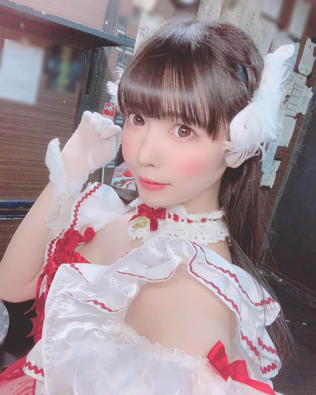 恋汐 りんごさんのインスタグラム写真 - (恋汐 りんごInstagram)「🍎 ♡ 🍎 ♡ 白いお衣装で きみの最後の天使に なれたらいいのに (Ｕ ˘ᴗ˘ Ｕ).｡oO ♡ #恋汐りんご #汐りん #japaneseidol #idol #japanesegirl」1月29日 17時43分 - sioringogo