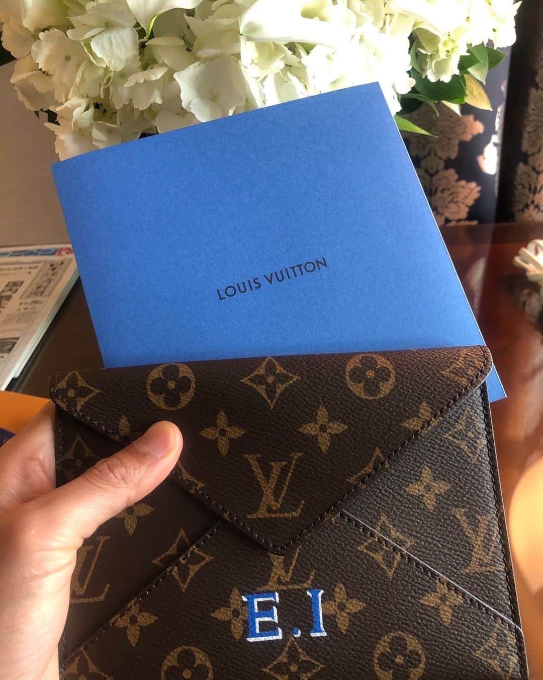 市川海老蔵 （11代目）さんのインスタグラム写真 - (市川海老蔵 （11代目）Instagram)「LOUIS VUITTON MAISON OSAKA MIDOSUJI was Brilliant . Many items in the hotel room too from VUITTON💕🎶 My gratitude for the kind thoughtfulness. * LOUIS VUITTON 御堂筋店 素晴らしかった  ホテルのお部屋にも VUITTONさんから 色々💕🎶 気を遣っていただき すみません。  #市川海老蔵 #海老蔵 #成田屋 #歌舞伎 #ABKAI #ABMORI #ebizoichikawa #ebizo #kabuki #thunderparty #theater #theaterarts #actor #japan #classi #louisvuitton #LVMidosuji #LouisVuitton」1月29日 18時15分 - ebizoichikawa.ebizoichikawa