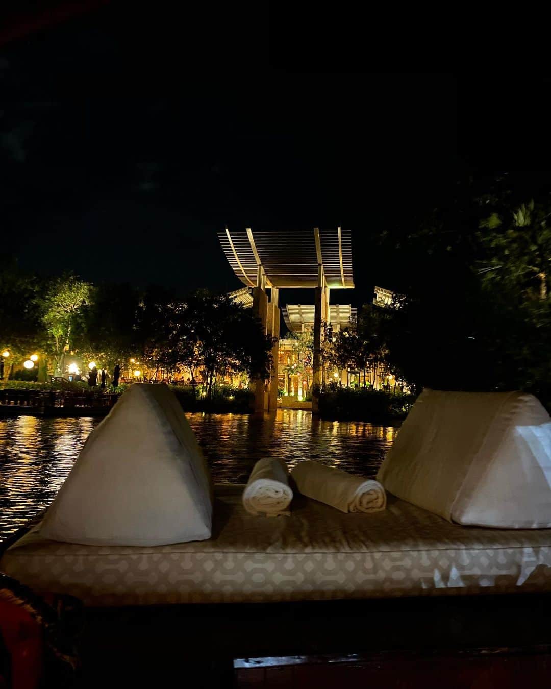 黒石奈央子さんのインスタグラム写真 - (黒石奈央子Instagram)「CancunでのBOATディナー。 . . 夜景が綺麗かと思いきや森の中をボートで渡って行ったので途中お化け屋敷かと思うほど暗かったけどw . . 最後はホテルの夜景がとっても綺麗でした😊✨ . . 素敵なLAST Cancun dinner  @banyantreemayakoba  #banyantreemayakoba #banyantree」1月29日 18時15分 - blackstone705