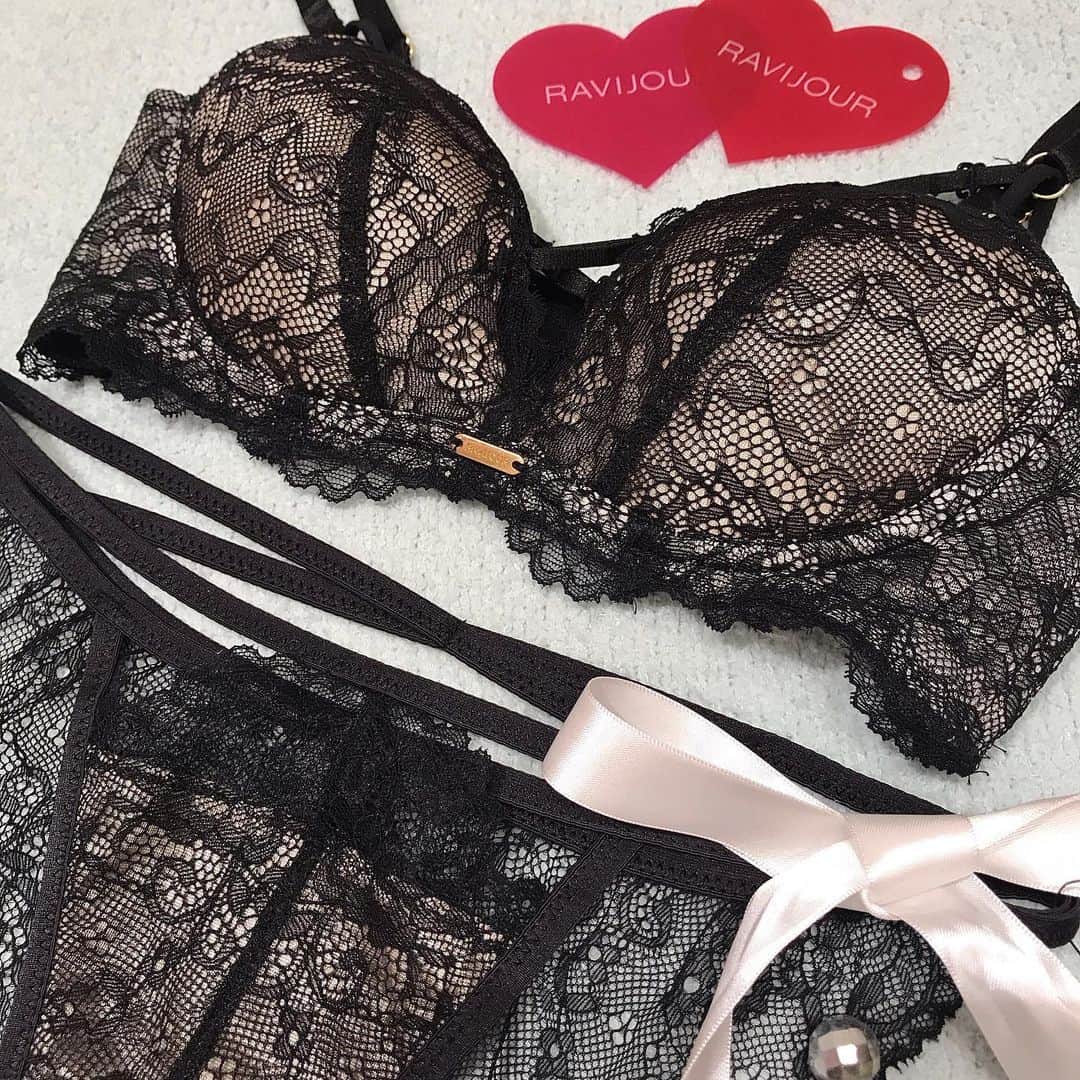 Ravijour札幌4丁目プラザ店のインスタグラム：「#onsale  ravijour史上最強のI型谷間メイク💄  ファインレースパワーメイク .  ワイヤーのくい込みが苦手な方にもおすすめ✨ ノンワイヤーなのにしっかりバストメイク💄 .  #ravijour  #ラヴィジュール  #ravijourstaff  #ravijoursapporo  #ravijourofficial  #札幌 #ランジェリー #ピヴォ #pivot」