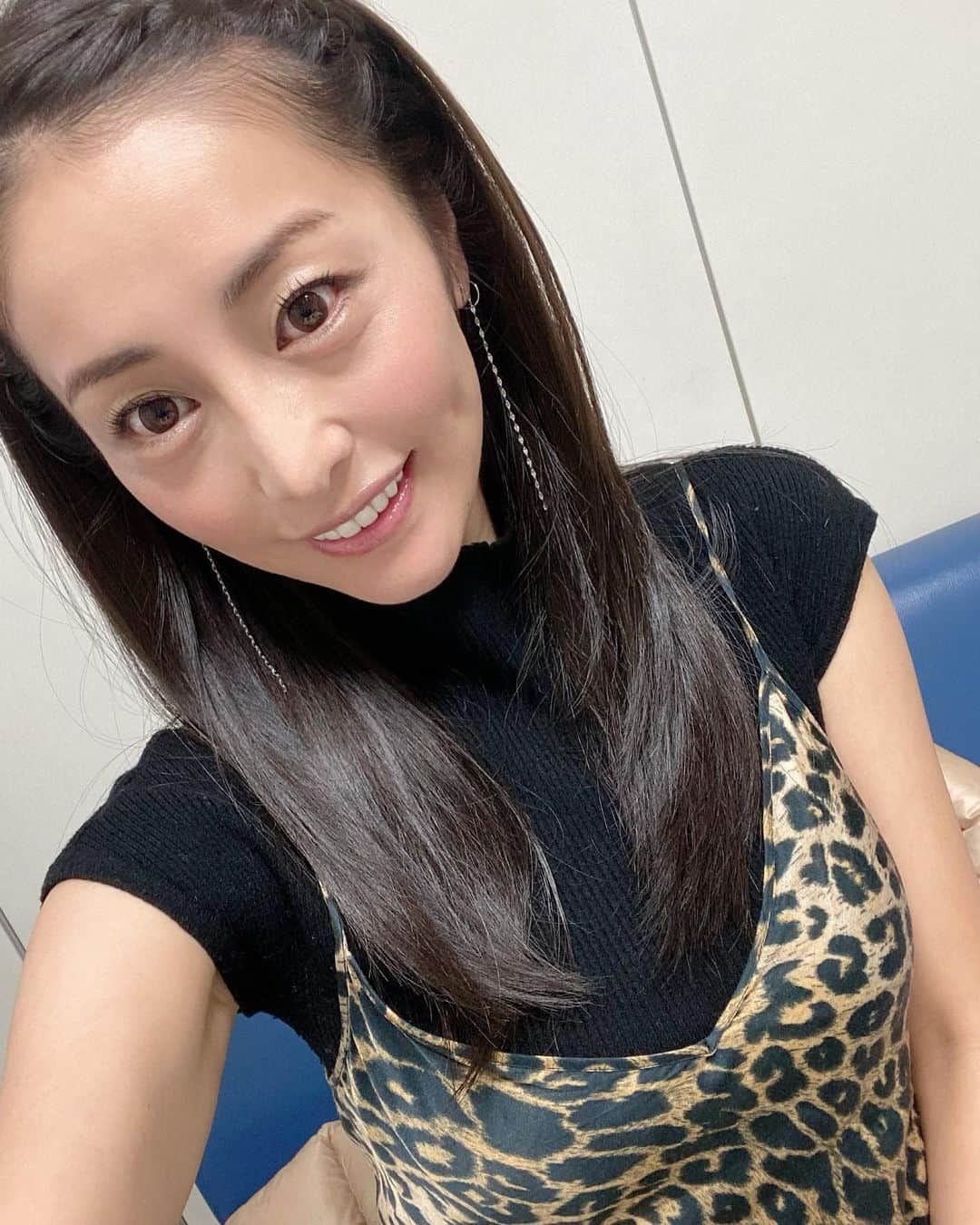 熊切あさ美さんのインスタグラム写真 - (熊切あさ美Instagram)「何かが耳に入ってくるときは 絶対意味があるんだとわたしは思ってる。 だから結果、嫌なことでも知れてよかったなって素直に思える🥺 今日はそんな一日でしたとさ #でこっぱち  #ぱちぱち　#黒髪　#instagood  #熊切あさ美」1月29日 18時23分 - asami_kumakiri