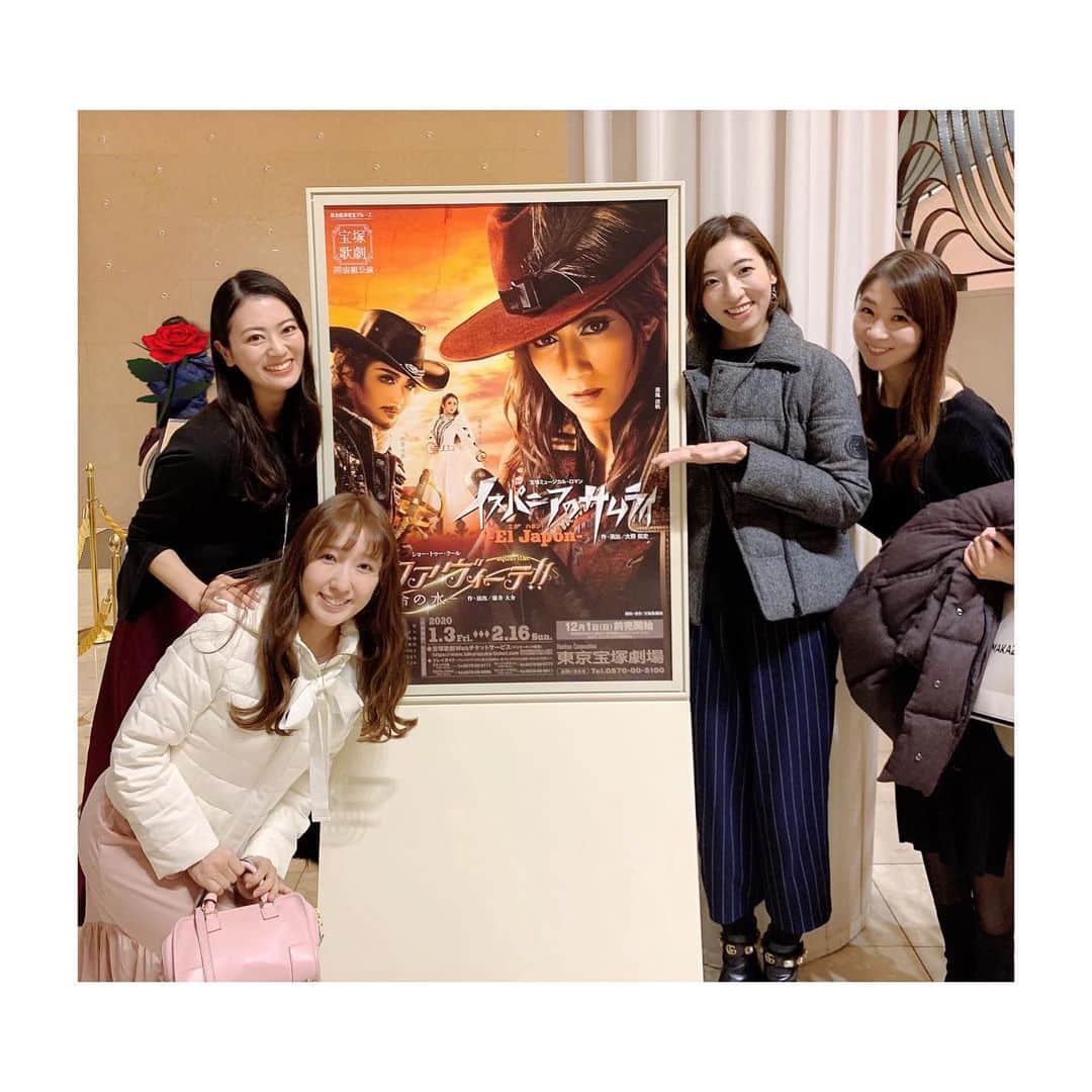 煌月爽矢のインスタグラム：「.﻿ .﻿ 今天气温很暖和！为什么呢？﻿ 最近我要准备去留学，﻿ 可是经常我不知道需要什么东西😅很多衣服，哪些药，日用品，还有⋯?﻿ ﻿ ﻿ ﻿ ﻿ ちょっと前に宙組さん観ましたー(*´ｪ｀*)﻿ ﻿ ﻿ ゆりか、れいか、あかりの同期3人はいつ見ても癒しメンバー♡﻿ もう舞台観ても大分知らない子達が増えてきてるから、同期がまだ現役で居てくれるこの時期はとても大切で貴重な時期なんだなぁーと観てて感じました。﻿ ﻿ ﻿ 劇場ですみれとりりこにバッタリ😆✨﻿ 二人とも可愛かった♡﻿ ﻿ ﻿ #宙組」