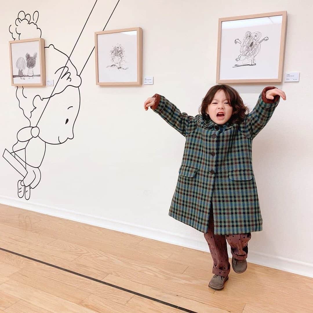 Jane Masseyさんのインスタグラム写真 - (Jane MasseyInstagram)「#onmydesk Currently drawing babies. This one is inspired by a very cute visitor to my exhibition now showing in Seoul. It’s on until 8th Feb at Lotte gallery Cheongnyangni 214 Wangsan-ro then 13th Feb to 8th March at Lotte gallery Yeongdeungpo-gu 846 Gyeongin-ro. Exhibition design @jyleeplatforma Thanks also to @kim.bella.jonghee and @jisun_momo for allowing me to share their photos ❤️」1月29日 18時57分 - janemasseyillustration