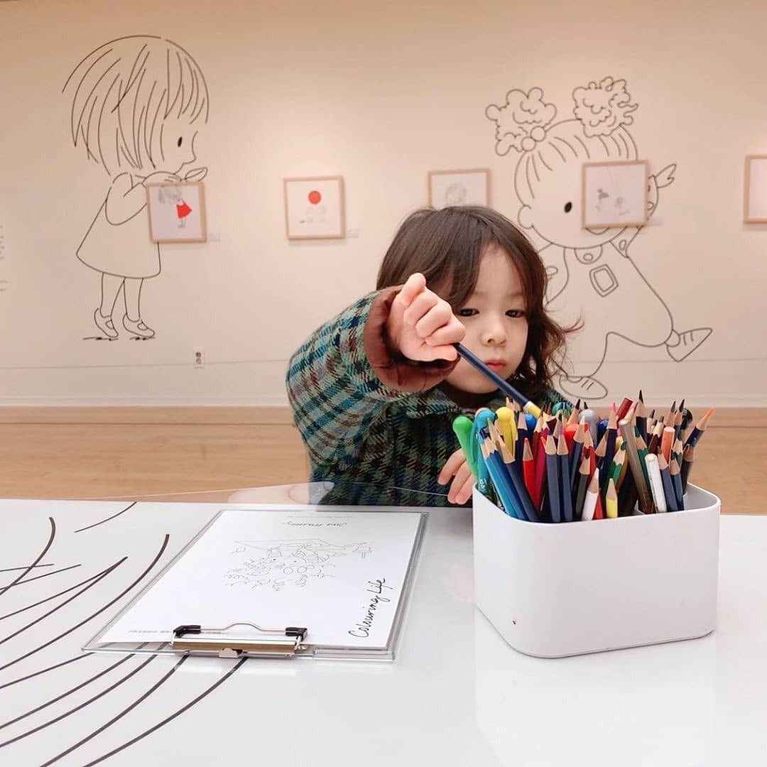 Jane Masseyさんのインスタグラム写真 - (Jane MasseyInstagram)「#onmydesk Currently drawing babies. This one is inspired by a very cute visitor to my exhibition now showing in Seoul. It’s on until 8th Feb at Lotte gallery Cheongnyangni 214 Wangsan-ro then 13th Feb to 8th March at Lotte gallery Yeongdeungpo-gu 846 Gyeongin-ro. Exhibition design @jyleeplatforma Thanks also to @kim.bella.jonghee and @jisun_momo for allowing me to share their photos ❤️」1月29日 18時57分 - janemasseyillustration