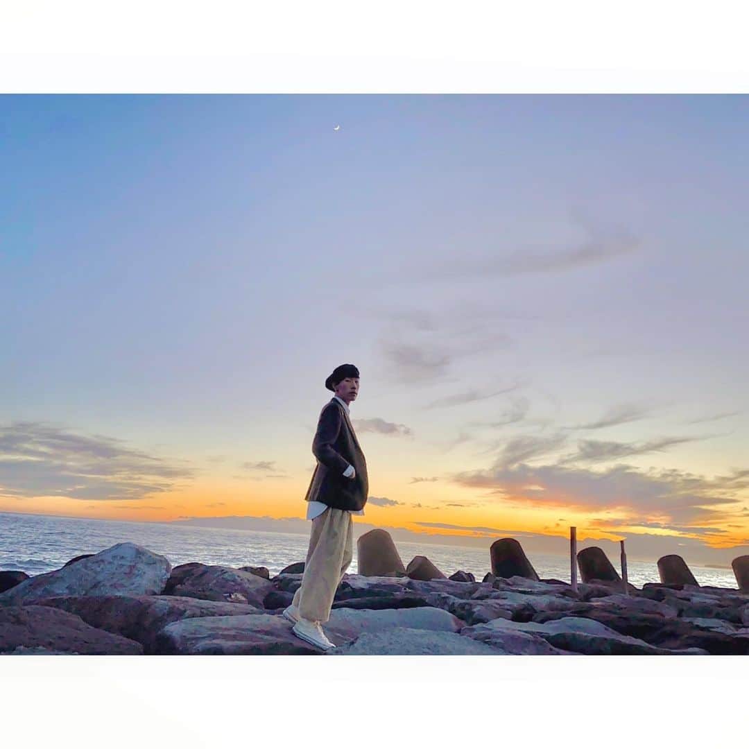 坂口涼太郎さんのインスタグラム写真 - (坂口涼太郎Instagram)「🌊☀️☁️🌙🌠 #黄昏 #sunset」1月29日 19時16分 - ryotarosakaguchi