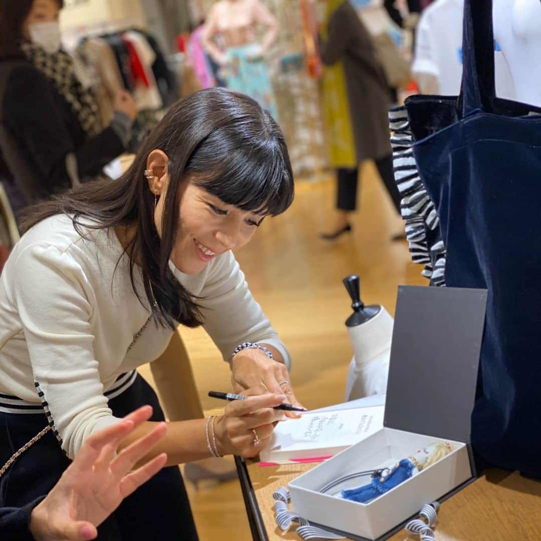 BORDERS at BALCONYのインスタグラム：「全国5都市を回らせていただきましたBORDERS COMFORT COLLECTIONは、 おかげさまでたくさんの方々にご来場いただきました！ ありがとうございました😊✨ 今回は初めて訪れる地も多く、みなさまとお話しをさせていただき、 改めてボーダーズは幸せなブランドなのだなあ…と感じることができました！  これからも益々みなさまに嬉しい驚きをお届けできるよう、頑張ってまいります！！」