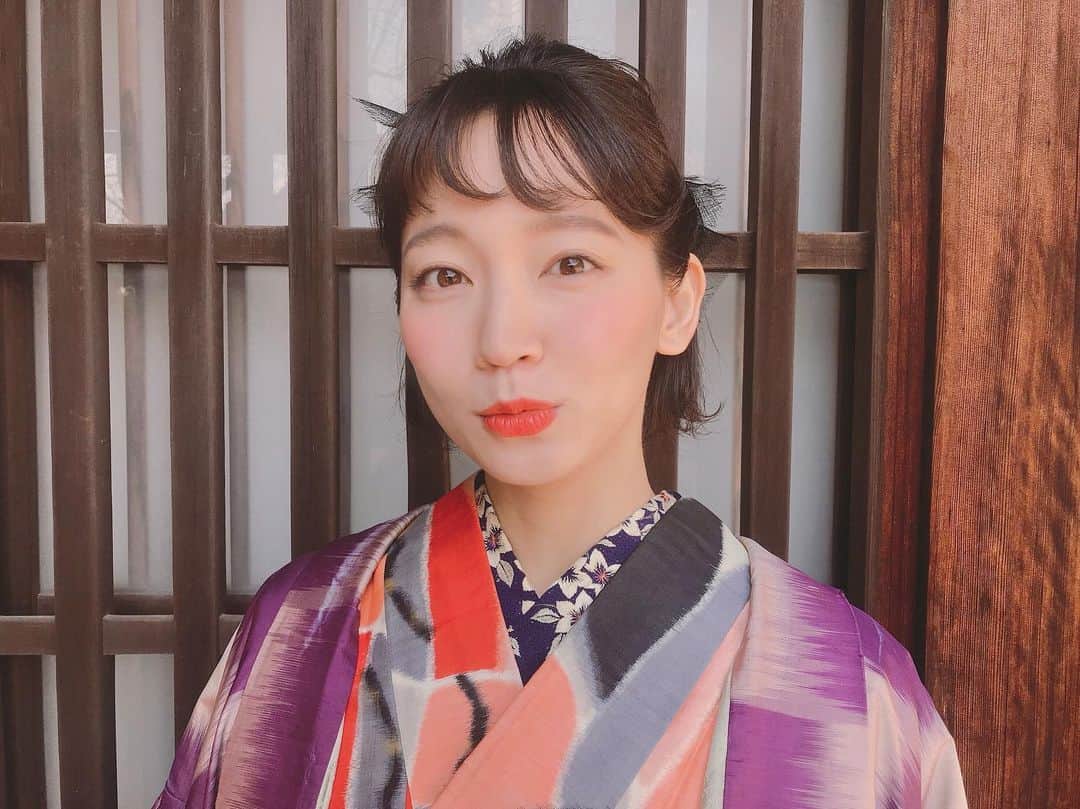 吉岡里帆（マネージャー）のインスタグラム：「🌟 りほぽが出演した『恋する、夢二』がKBS京都さんにて明日放送されるそうです！ 夢二にもゆかりの深い京都、しかもりほぽの地元！うれしいです☺️ 見られるかたはぜひに♡ . 収録では夢二の世界観をイメージした、こんなステキなお着物を着させてもらっております。（大変お似合いです。。。😭🙏） --- 「石川テレビ開局50周年記念番組　恋する、夢二～吉岡里帆がたどる　竹久夢二、美人画の源流～」 KBS京都 1月30日（木）19時～19時55分 大正ロマンを代表する画家竹久夢二。彼が描いた数々の美人画と恋愛の軌跡を女優の吉岡里帆がたどります。 --- . #恋する夢二 #いつかの吉岡さん」