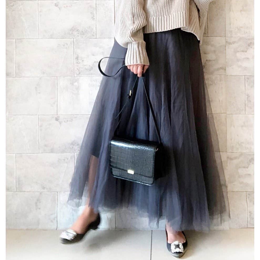 ❁coco❁さんのインスタグラム写真 - (❁coco❁Instagram)「【コーデ】春まで使えるチュールスカート♡2020.1.29 大好きなチュールスカート、グレーの色がまた絶妙✨ 春先に着てもふわんふわんで可愛いよ❤️ ・ skirt … @fifth_store ←今日は60%off😳　 #チュールロングスカート knit … titivate bag … gu --------------------------------------------------------- コーデ詳細はブログに✍️✨ @rococo39  のTOPから BLOG・楽天room ・youtube 火金配信 にも飛べます🕊❤︎ --------------------------------------------------------- #fifth #fifthtl #フィフス　#フェミニン　#ロングスカート  #スカートコーデ　#160cm以上コーデ #チュールスカート　#今日のコーデ #ママコーデ #プチプラコーデ #シンプルコーデ #プチプラ #全身プチプラ #秋コーデ #おしゃれさんと繋がりたい #お洒落さんと繋がりたい #インスタ女子  #インスタ映え #アラサーコーデ #アラフォーコーデ  #30代コーデ　#gu_for_all #GUコーデ #大人gu部 #guコーデ部  #gumania 品 #gu冬コーデ2020  #みんなのGUコーデ」1月29日 19時52分 - rococo39