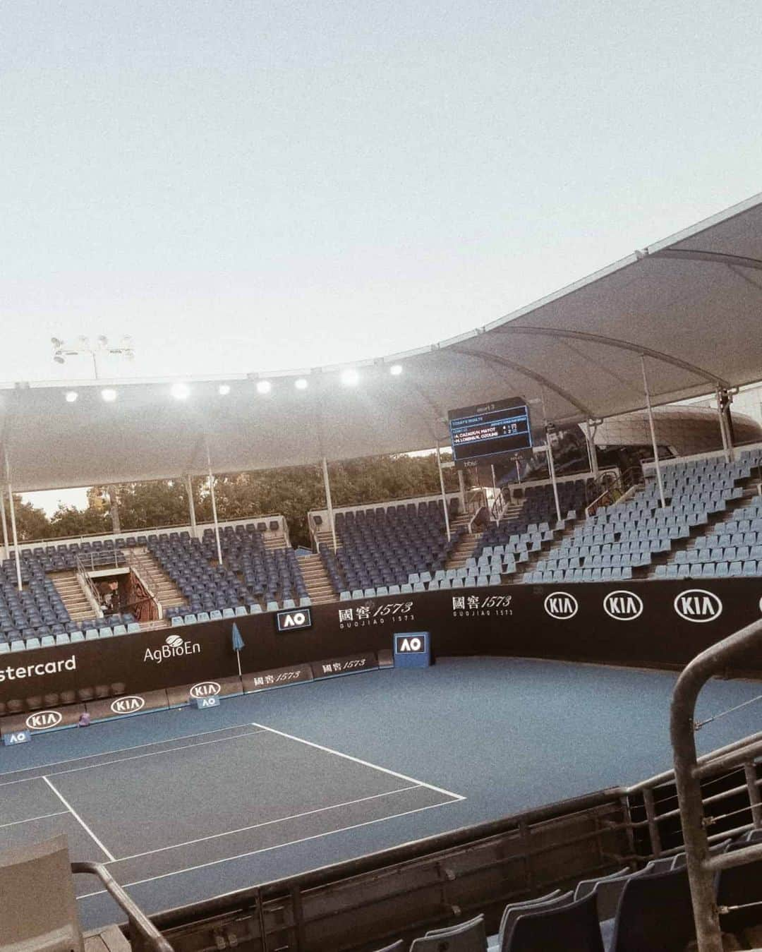 小林レイミさんのインスタグラム写真 - (小林レイミInstagram)「@australia_open にご招待して頂きました🎾いま世界中の人達が見に来ていて街も賑やかです😃😃😃💗ボールGET出来たのが結構うれしい…刻印入りだった～😜💓 #australiaopen2020 #australiaopen #tennis #melbourne2020 #ao #summermood #trip_shot #travelawesome #traveldiary #vsco #dailylife #australia」1月29日 19時56分 - _reimi._____