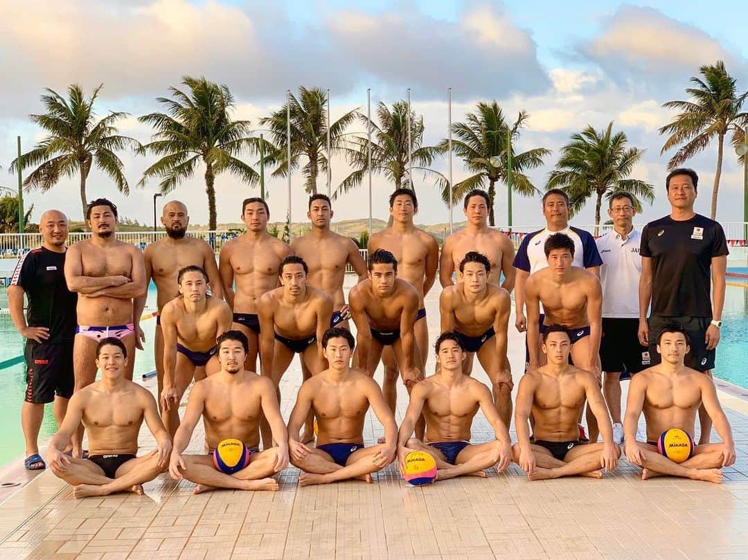 荒井陸さんのインスタグラム写真 - (荒井陸Instagram)「☑️ グアム合宿終了。帰国。 ここでの合宿は毎度たくさんの事を学び、成長できる。  そして、合宿を終えた後チームとしての一体感を感じる。 どんなにきつくて、しんどい時もチームは明るい。 みんなライバルだけど、仲間。  Hard traning camp in Guam.  #水球#日本代表#グアム#合宿 #waterpolo#guam#Traning#camp#Tokyo2020」1月29日 19時57分 - a2desu