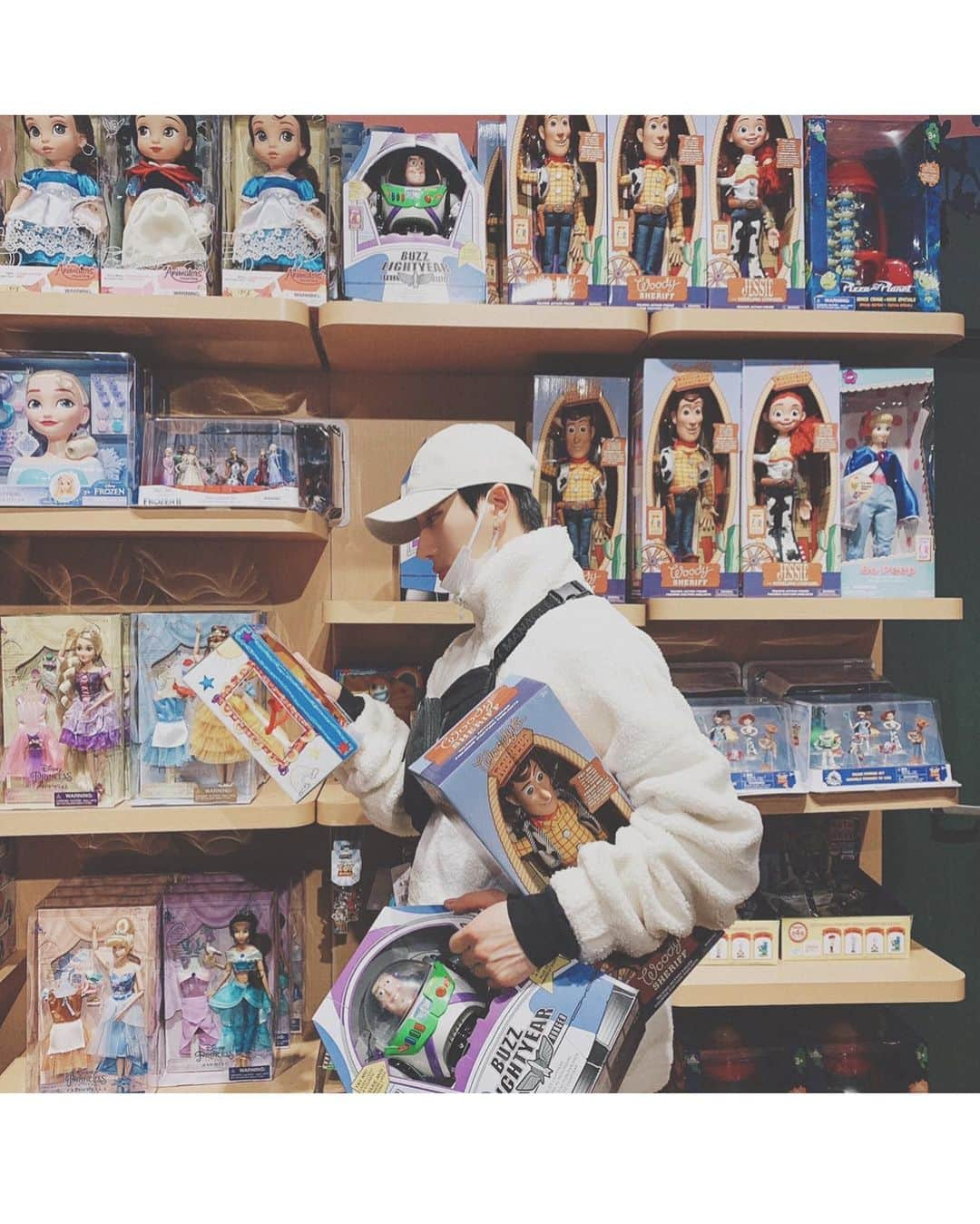 IN2ITさんのインスタグラム写真 - (IN2ITInstagram)「ㅤㅤㅤ  ㅤㅤㅤ #toystory 🧸  ㅤㅤㅤ ㅤㅤㅤㅤ  #인투잇 #IN2IT #인투유 #IN2U ㅤㅤㅤ #인호  #Hwanginho  #INHO  #ENO  #buzz #woody」1月29日 19時58分 - official_in2it