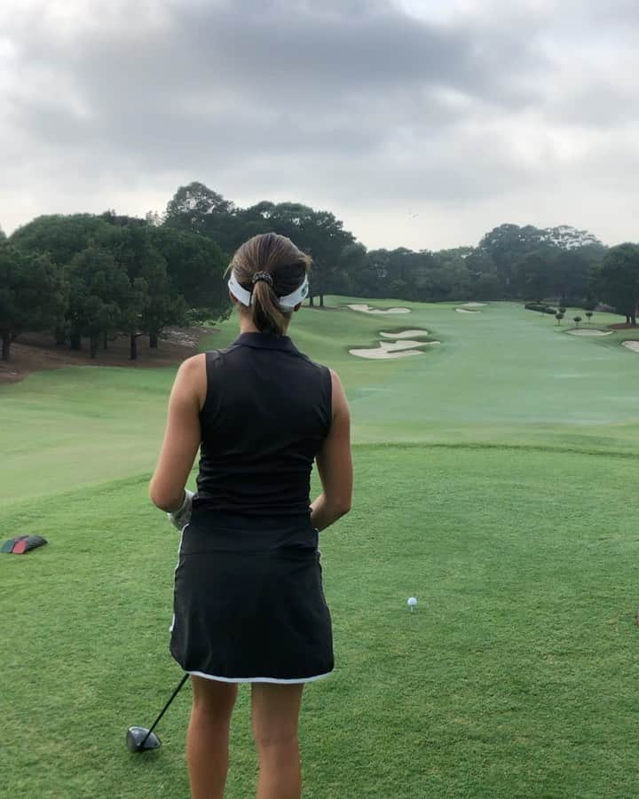 Liz Elmassianのインスタグラム：「That feeling when you smash a drive down the middle 😏」