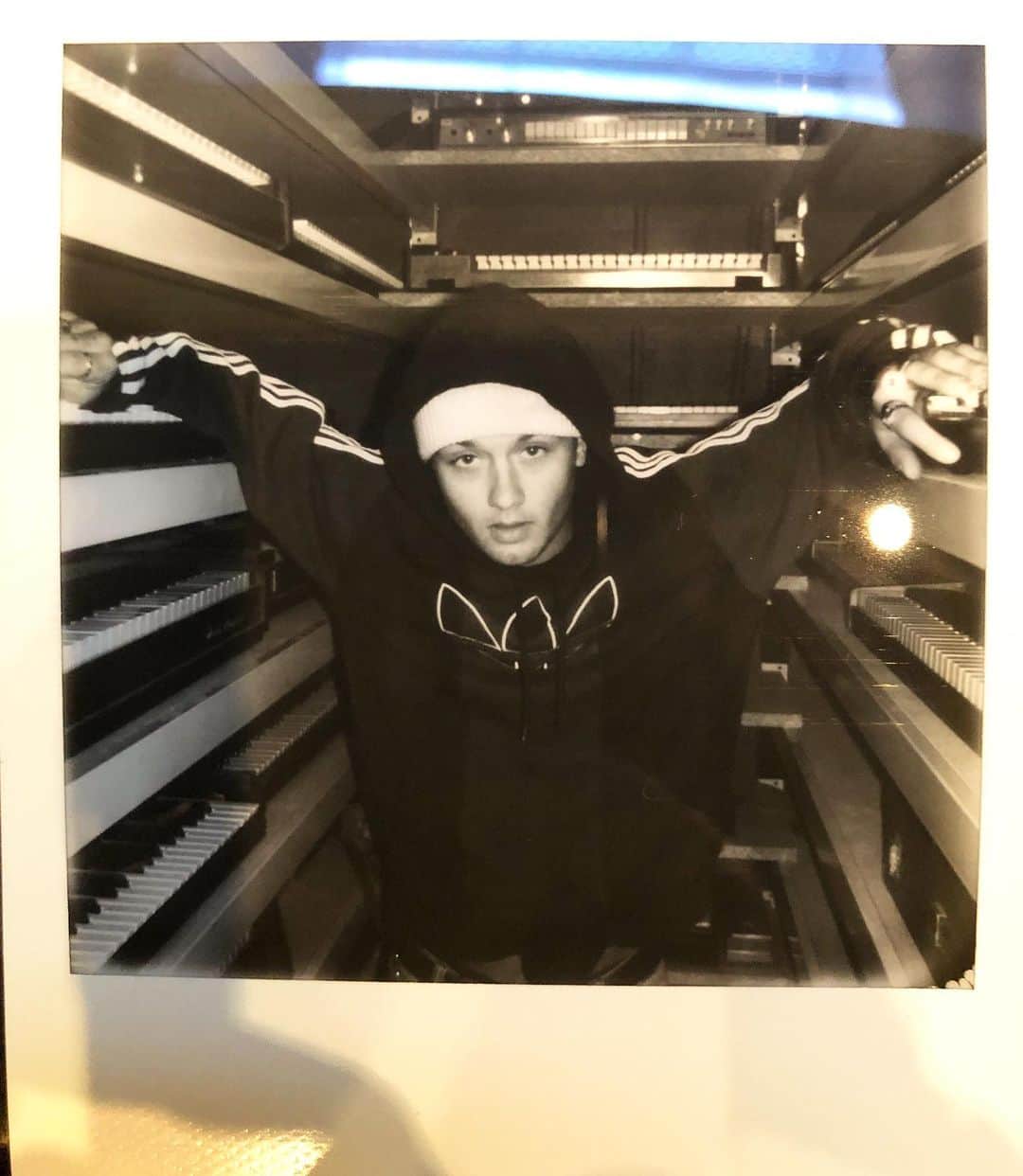 ラファティ・ロウのインスタグラム：「🎹Ze Cupboard Under The Stairs 🎹」