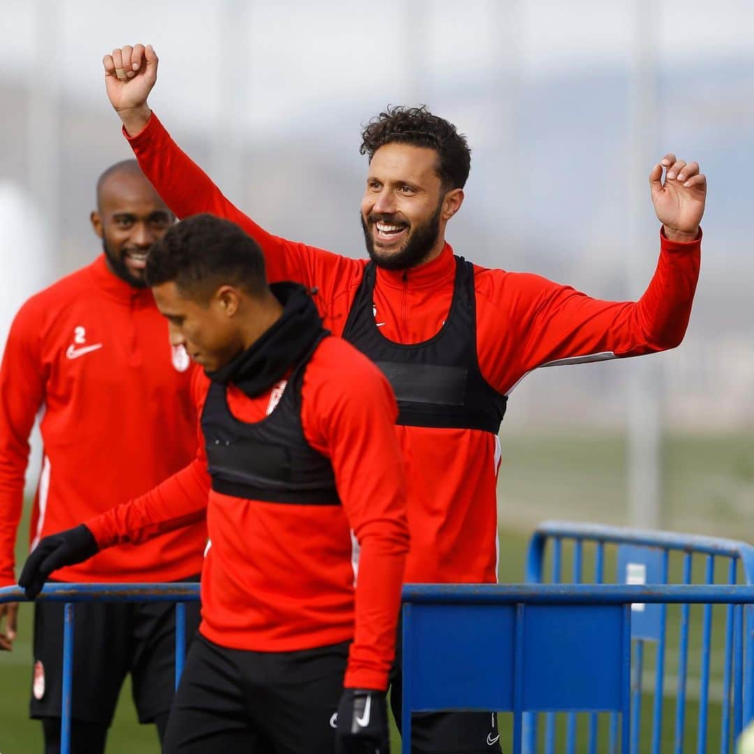 グラナダCFさんのインスタグラム写真 - (グラナダCFInstagram)「👌🏽Preparados para la #CopaDelRey. ¡¡Vaaamosss #Granada!! 💪🏽 #BadajozGranada #EternaLucha」1月29日 20時27分 - granadacf