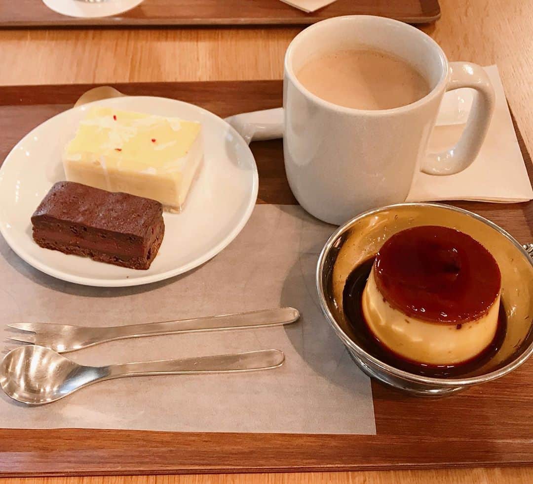 西野千明さんのインスタグラム写真 - (西野千明Instagram)「WHITE GLASS COFFEE なかなか刺さらないくらいしっかりしてます しっかりめのプリンこれから巡ろうと思います🍮」1月29日 20時28分 - konnichaaaki