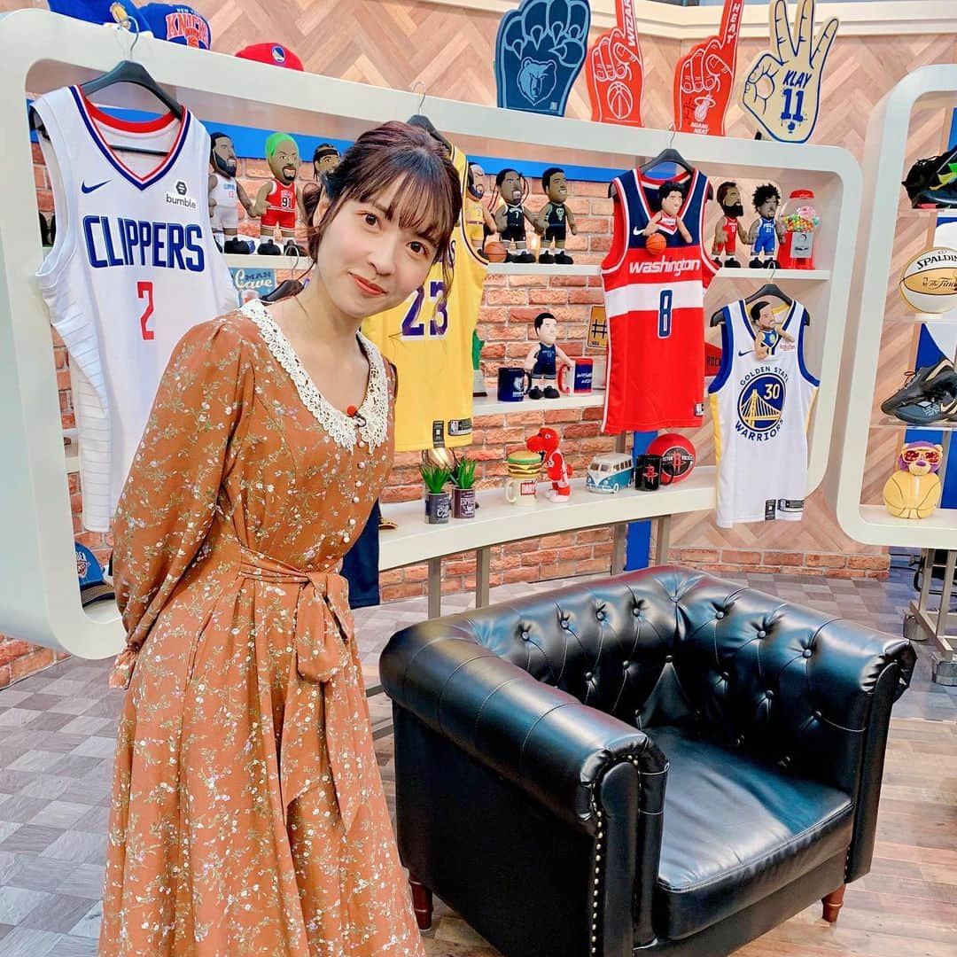 のインスタグラム：「今夜の #DAILY9 . まだ悲しみに包まれています。 少しずつ、、少しずつ、受け入れる準備を。 #中村昌也 さん #北原憲彦 さんとお届けします。 . 衣装は #Fint さんです😌」
