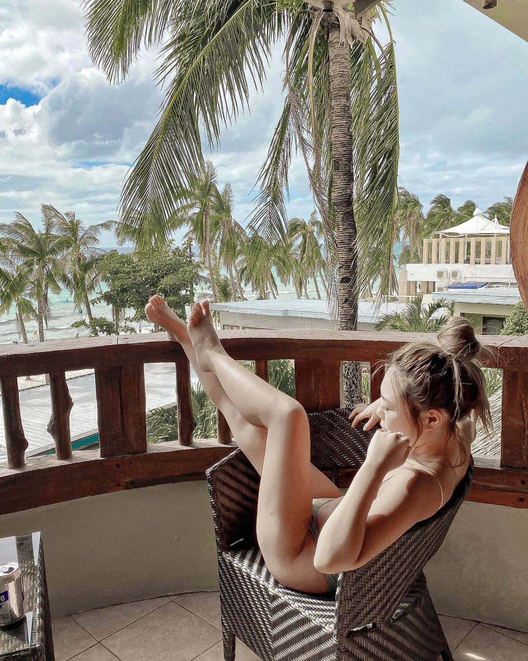 Manamiのインスタグラム：「🏨 Red Coconut Hotel White beachのstation2が立地的におすすめ👌🏽 ボラカイのホテルは1週間前に取ったから、 泊まりたいホテルもう空いてなかった😂 フライトも日程間違えて取っちゃって 前日に慌てて取り直し😂焦った〜😂 だけど島ではのんびーり過ごせた😇🤍 ㅤ 📸 @yukis1210」