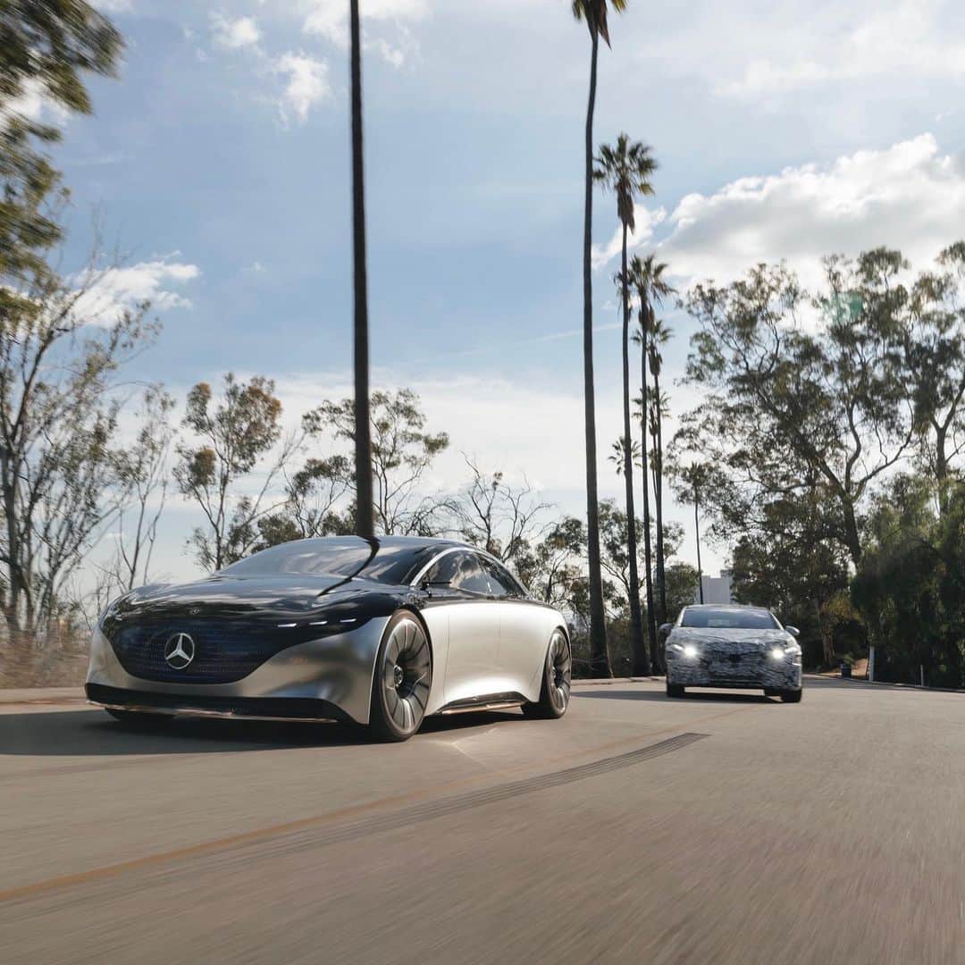 メルセデス・ベンツさんのインスタグラム写真 - (メルセデス・ベンツInstagram)「From vision to reality – it was a magic moment when the #MercedesBenz VISION #EQS concept was united with one of its first actual production prototypes in Southern California.  Follow our journey at #switchtoEQ!」1月29日 21時01分 - mercedesbenz