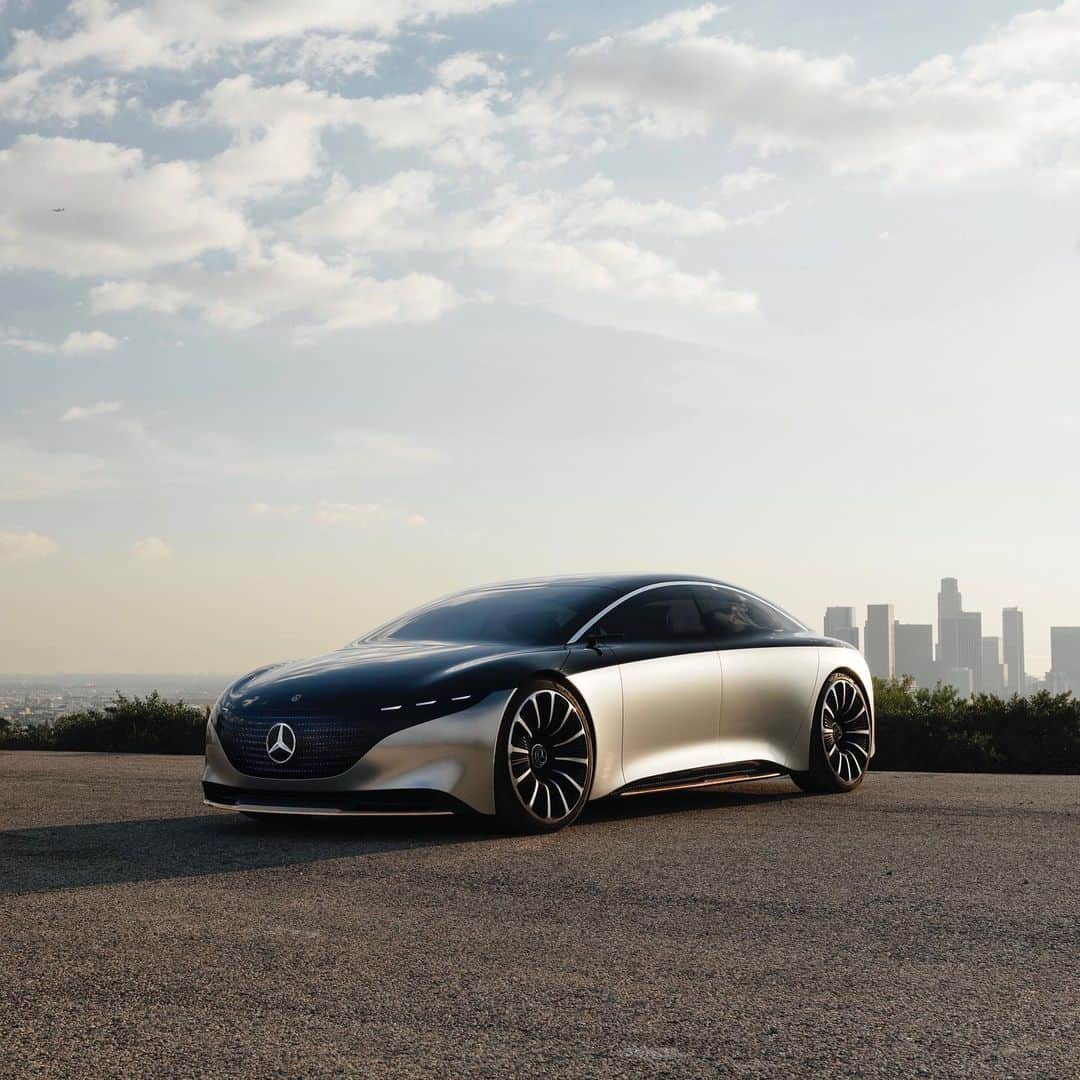 のインスタグラム：「From vision to reality – it was a magic moment when the #MercedesBenz VISION #EQS concept was united with one of its first actual production prototypes in Southern California.  Follow our journey at #switchtoEQ!」
