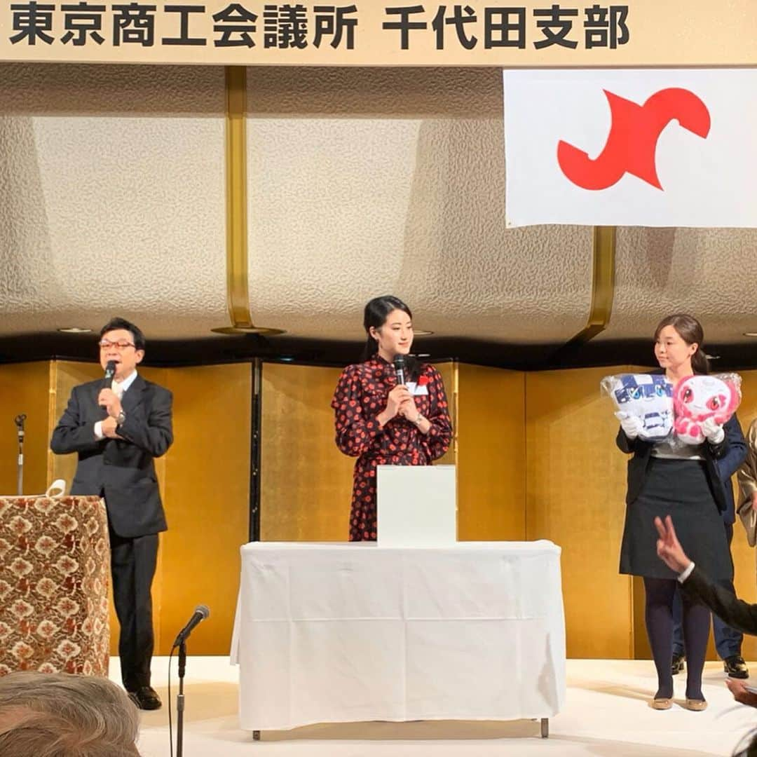 田中琴乃さんのインスタグラム写真 - (田中琴乃Instagram)「【千代田区賀詞交流会】 ・ 東京商工会議所 千代田支部の方々の2020年賀詞交流会にゲストとして参加させていただきました！ ・ 抽選で当選された方へ、ミライトワとソメイティのぬいぐるみをセットでお渡しさせて頂きました🥰 とても盛り上がって楽しかったです💕 ・ ・ #東京商工会議所  #千代田区  #抽選会  #ミライトワ  #ソメイティ  #田中琴乃」1月29日 20時54分 - tanakakotono