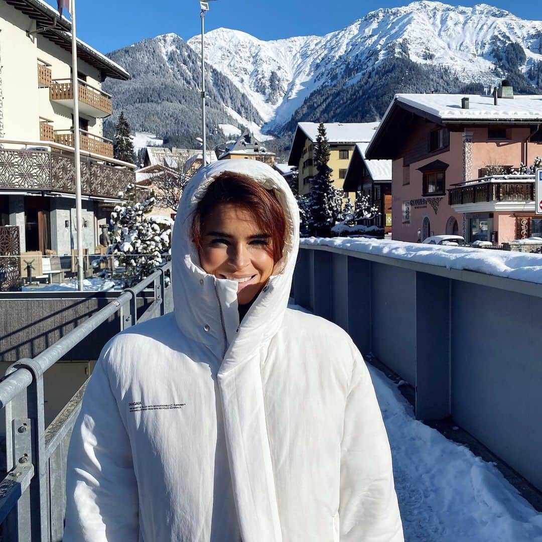 ミロスラヴァ・デュマさんのインスタグラム写真 - (ミロスラヴァ・デュマInstagram)「Swiss alps cold winter conditions test successfully passed with Flowerdown! 🌸 ❄ 🥶 Check!✔ Next stop- Siberia or Antarctica?❄☃ @thepangaia」1月29日 20時54分 - miraduma