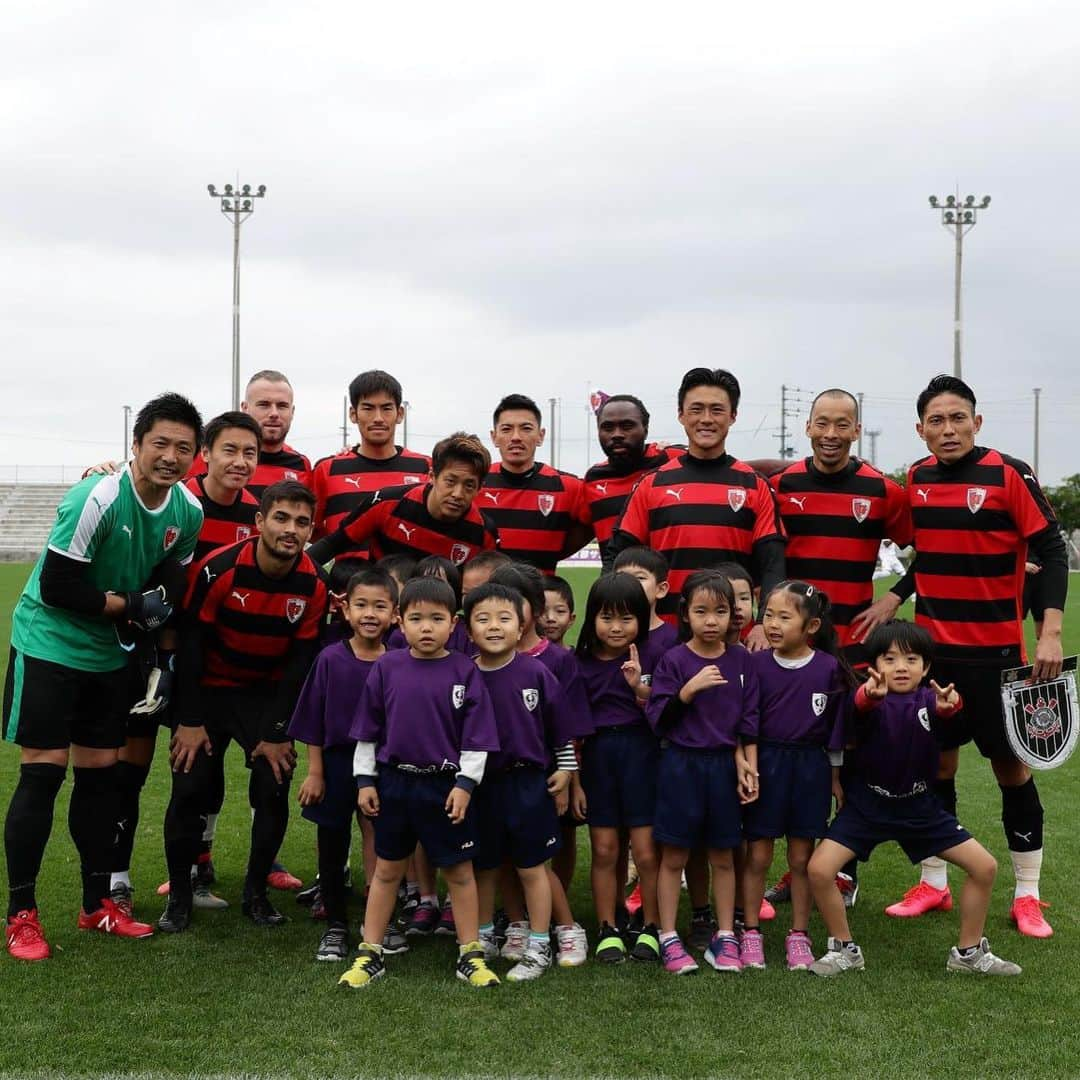 京都サンガF.C.さんのインスタグラム写真 - (京都サンガF.C.Instagram)「本日のトレーニングマッチの模様📸をお届けします‼️ 寒い中、たくさんのご来場をいただき、誠にありがとうございました😊 エスコートキッズに来てくれた八重瀬町の子どもたちもありがとうございました👏✨ #沖縄キャンプ #魅せようKYOTOの一体感 #sanga #京都サンガ #闘紫 #TEAM京都 #李忠成 #中野克哉 #野田隆之介 #ヨルディバイス #曽根田穣 #安藤淳 #福岡慎平 #加藤順大 #麻田将吾」1月29日 20時55分 - kyotosanga_official