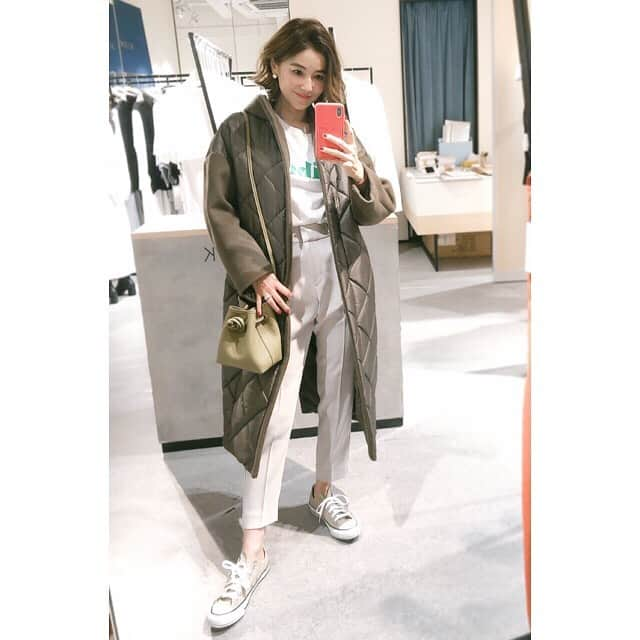 kiyomi medeirosさんのインスタグラム写真 - (kiyomi medeirosInstagram)「outfit♡ * 今日は @elendeek のカーキのキルティングフードコートにカーキのnewバックを合わせて💚 * パンツとスニーカーはベージュ🧡 * そして、展示会にもお邪魔しました😊春夏が楽しみだなぁ😍❤️ coat…#elendeek  Tシャツ… pants…#plst shoes…#converse  bag…#vasic * * #outfitoftheday#fashion#outfit#instafashion#ootd#cordinate#style#ファッション#コーディネート#コーデ#ママコーデ#エレンディーク」1月29日 21時02分 - kiyomimedeiros