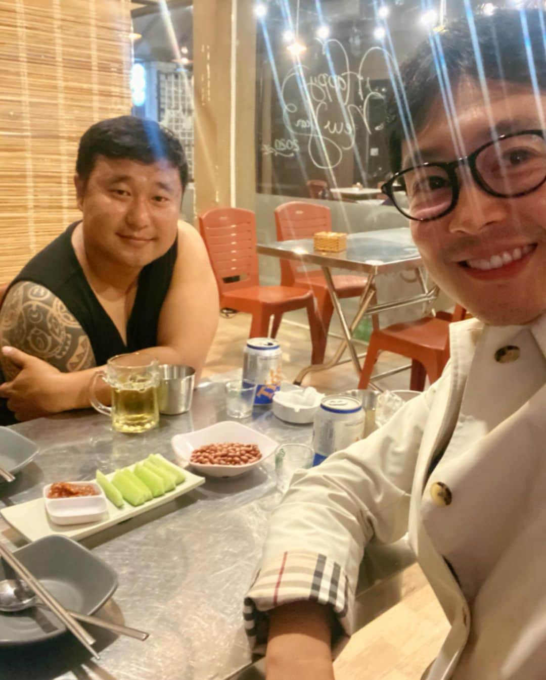 イ・キョンさんのインスタグラム写真 - (イ・キョンInstagram)「I want to go back to my home.DN 🇻🇳🇻🇳 To Danang is not Korea... 🤦🏻‍♂️🤦🏻‍♂️ I miss my friends a lot.. 🤞🏻🤞🏻 #이켠」1月29日 20時57分 - smkyun33