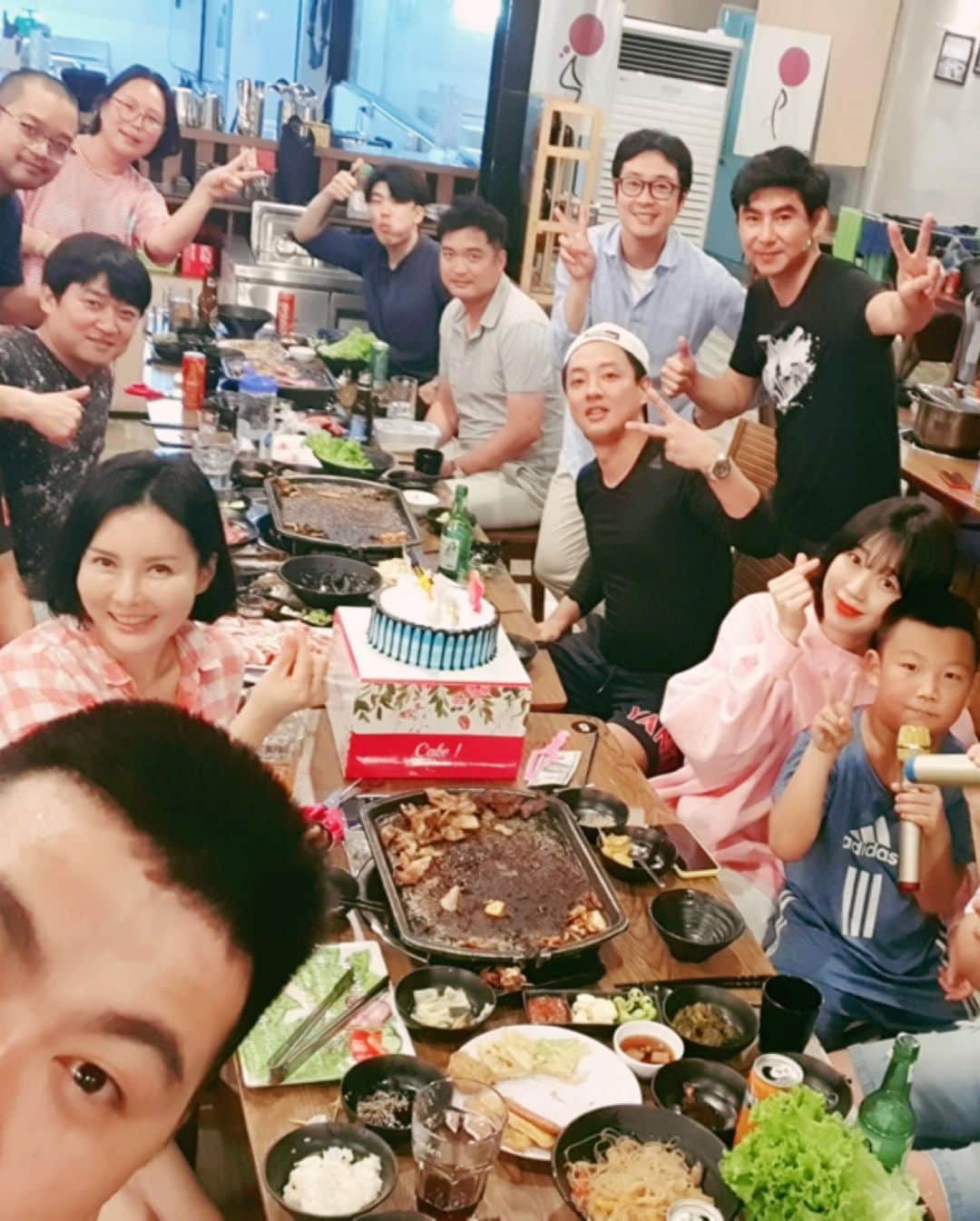 イ・キョンさんのインスタグラム写真 - (イ・キョンInstagram)「I want to go back to my home.DN 🇻🇳🇻🇳 To Danang is not Korea... 🤦🏻‍♂️🤦🏻‍♂️ I miss my friends a lot.. 🤞🏻🤞🏻 #이켠」1月29日 20時57分 - smkyun33