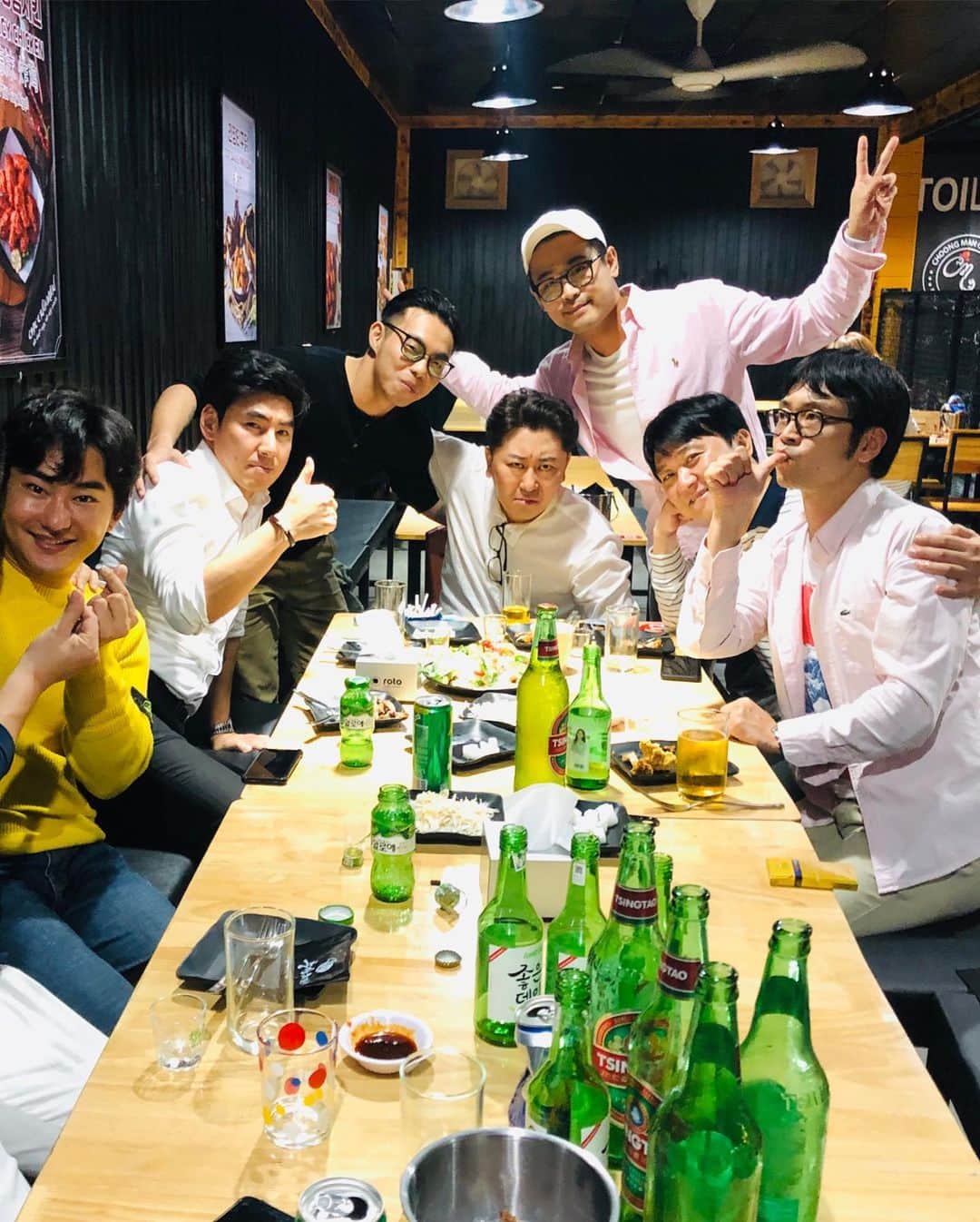 イ・キョンさんのインスタグラム写真 - (イ・キョンInstagram)「I want to go back to my home.DN 🇻🇳🇻🇳 To Danang is not Korea... 🤦🏻‍♂️🤦🏻‍♂️ I miss my friends a lot.. 🤞🏻🤞🏻 #이켠」1月29日 20時57分 - smkyun33