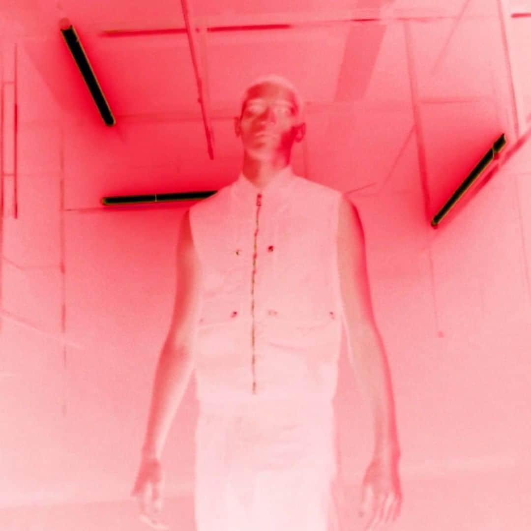 のインスタグラム：「Prada: Instinct. Watch the film online @prada #prada Videographer @vivekvad Music by @aportaltojumpthrough」