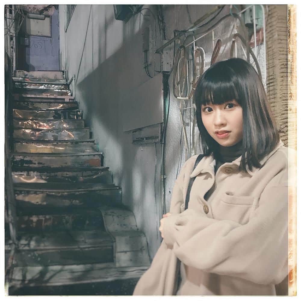 奥森皐月さんのインスタグラム写真 - (奥森皐月Instagram)「・ ・ ・ ハリーポッターのBGM ・ ・ ・ #奥森皐月 #高円寺 #koenji #古着 #北中通り#階段 #怖い #サメ #歯 #日常 #ijuin #煩悩自動書記 #スターダストプロモーション」1月29日 21時07分 - satuki_okumori_official