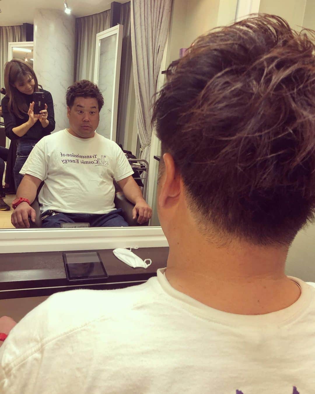 岩橋良昌さんのインスタグラム写真 - (岩橋良昌Instagram)「ようやく髪切れた #さっぱり #マメちゃんいつもありがとう #大阪 #次は腹を引っ込めよう #ギューン」1月29日 21時10分 - maeeeeen1084