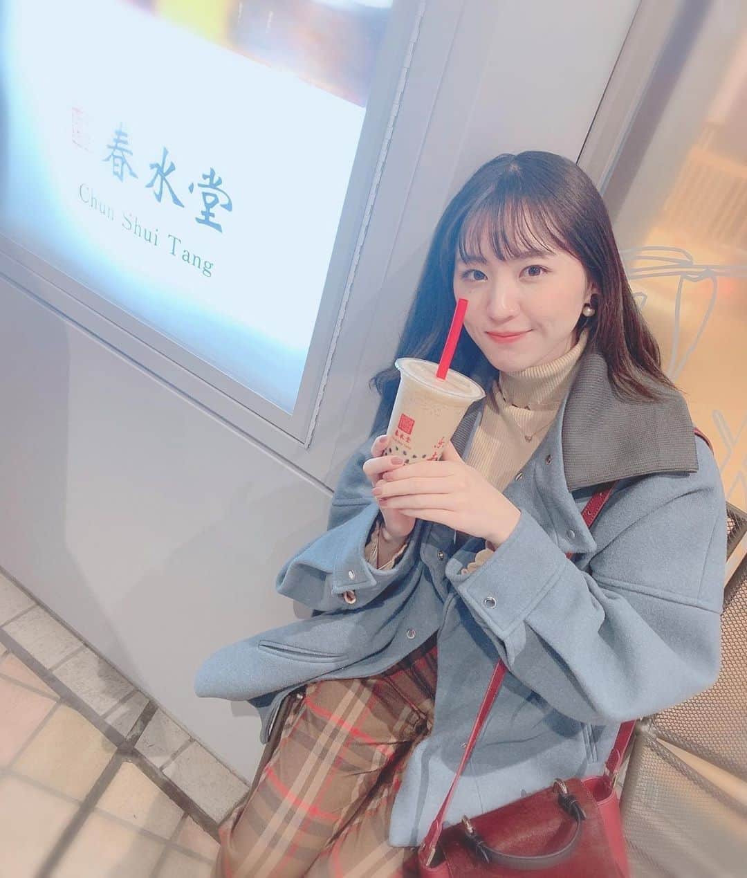 船岡咲のインスタグラム：「・﻿ ・﻿ ﻿ ○﻿ ﻿ ﻿ ここのタピオカミルクティー﻿ ﻿ おいしいよね〜〜🙆‍♀️﻿ ﻿ ﻿ #タピオカ #ふなおか﻿ #春水堂 #ミルクティー﻿ #美味しい」