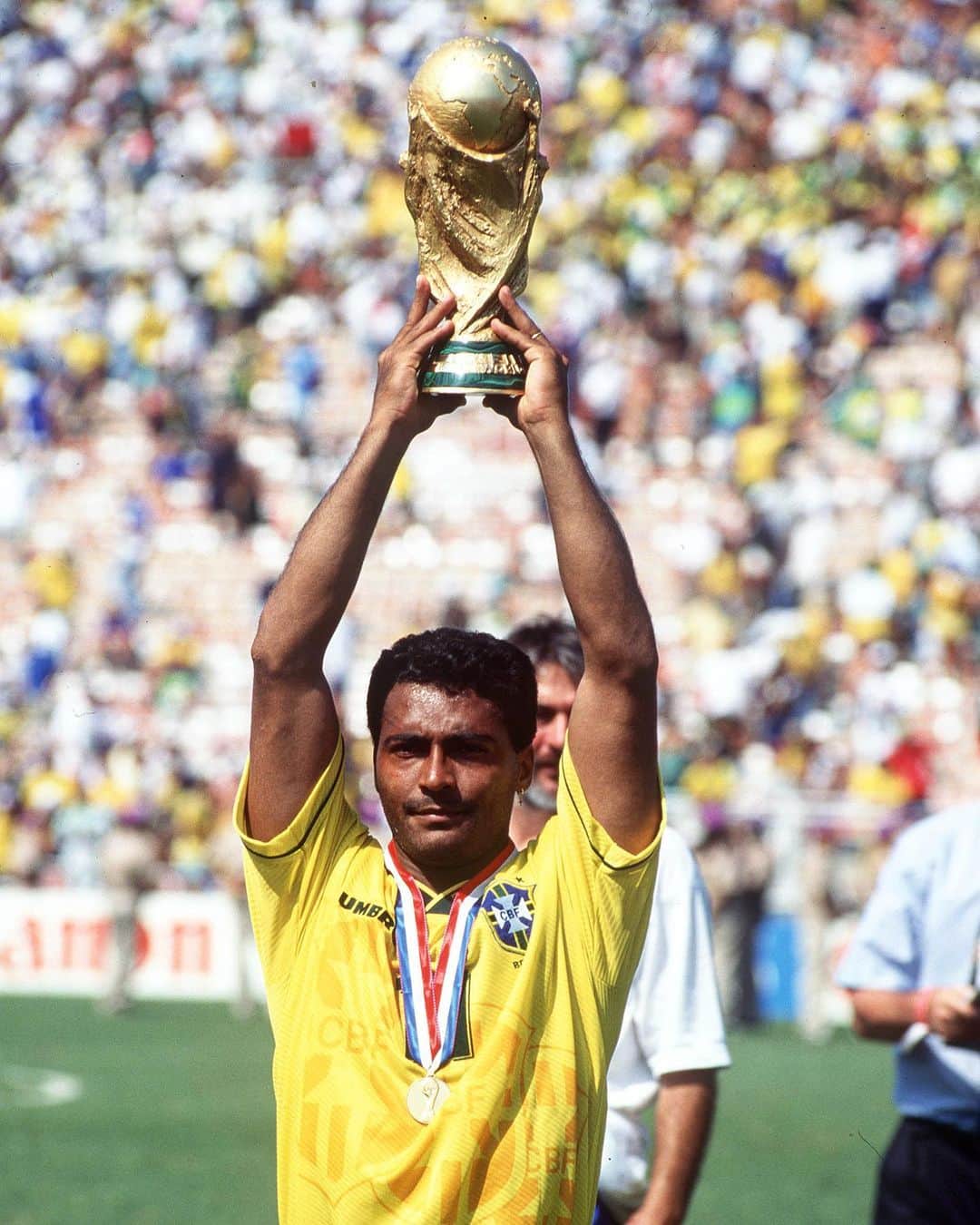 FIFAワールドカップさんのインスタグラム写真 - (FIFAワールドカップInstagram)「Feliz Aniversário to 🇧🇷 Brazil great @romariofaria! He won the adidas Golden Ball for best player at the 1994 #WorldCup as 🏆 @cbf_futebol lifted the title. • • • • • • • • • • • • • • • • • • • • • • • • • • • • • • • • 🤔Who’s the best Brazilian forward in World Cup history?」1月30日 6時49分 - fifaworldcup