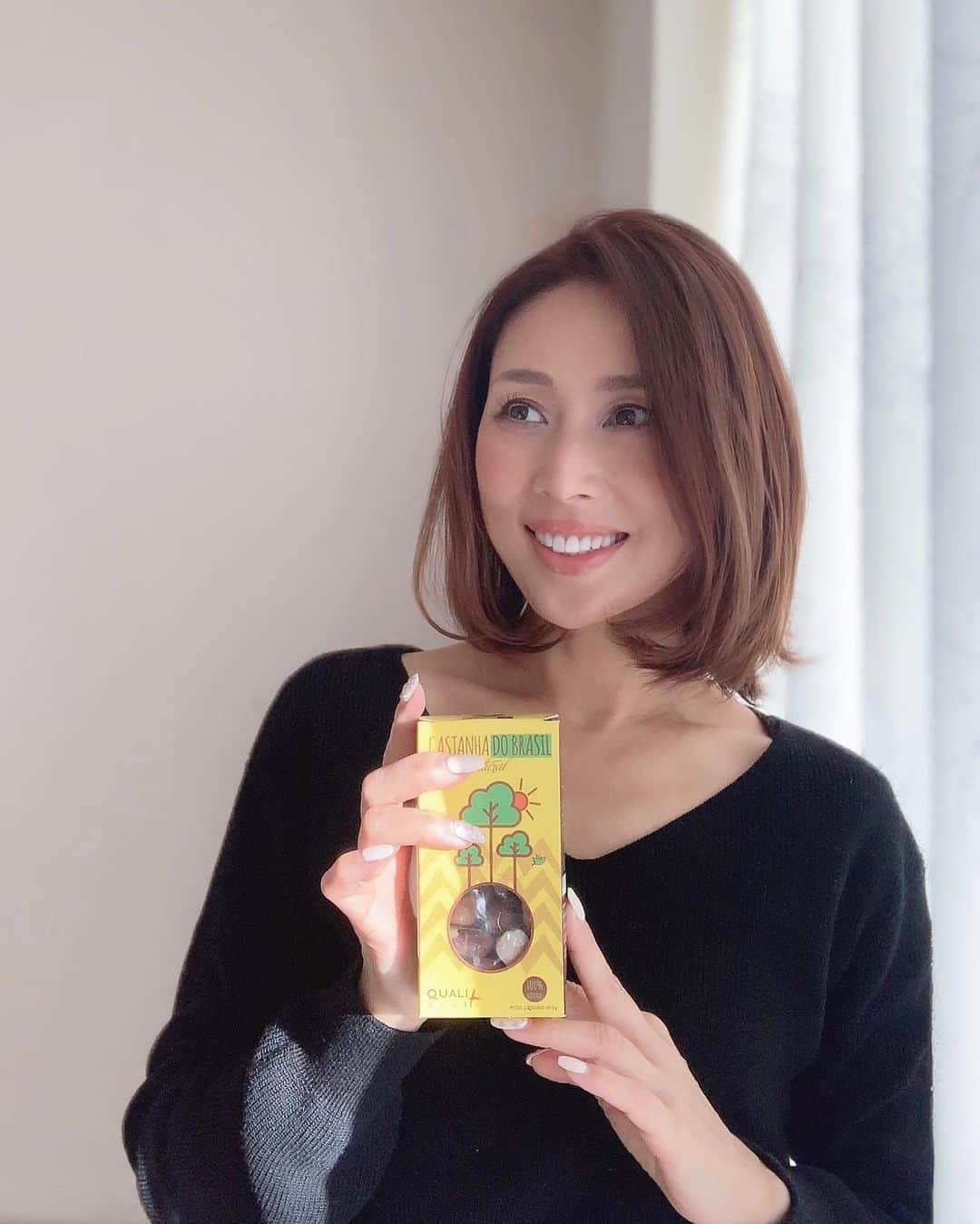 宮田綾子さんのインスタグラム写真 - (宮田綾子Instagram)「ハイヒールLOVERS Ayako⁑  おなじみのブラジルナッツ🇧🇷🥜 もう食べてみた？ いつも私のおやつはナッツだけど、これは数粒で栄養満点でほんとに体に良いし、アンチエイジングにもおすすめだよ コスメキッチンのレストランでも料理に採用されているナッツはこちらをチェック！ @delsol_nut  @delsolbikini  #delsol #ブラジルナッツ #pr #ハイヒールLOVERS #宮田綾子 #ブラジル #Brazil #おやつ #おやつの時間 #おやつタイム #ナッツ好き #ブラジル産 #栄養素 #アンチエイジング #美容 #美容好き #コスメキッチン #アダプテーション #cosmekitchen #adaptation #健康 #健康食 #スーパーフード #japanese #japanlife #tokyo #blogger」1月30日 6時59分 - ayako__miyata