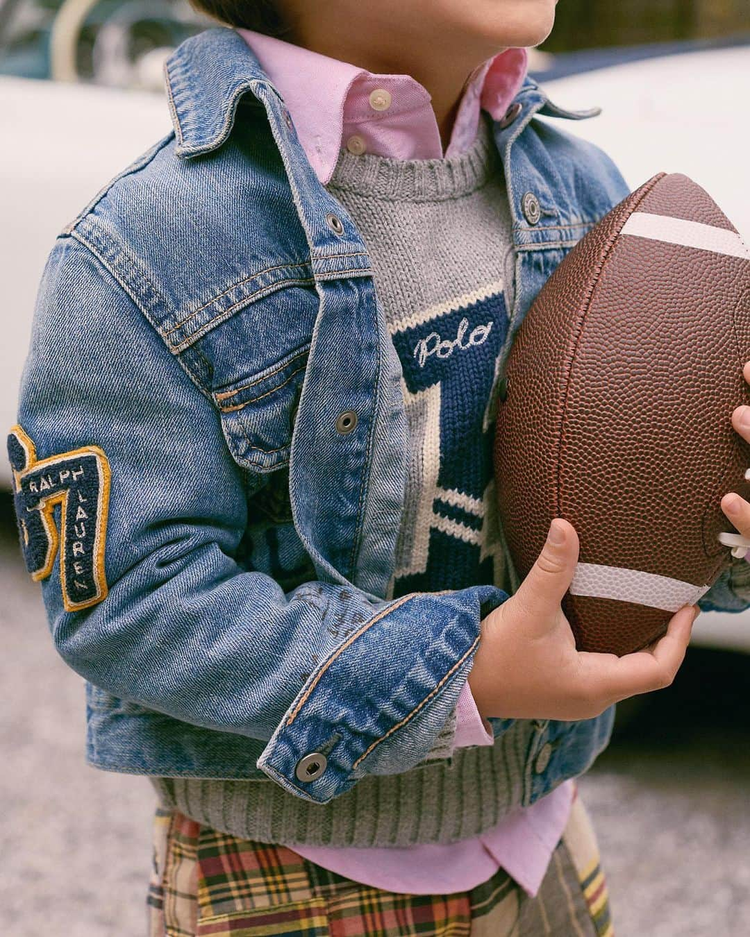 Polo Ralph Laurenさんのインスタグラム写真 - (Polo Ralph LaurenInstagram)「Denim done right.  Dress your family in comfy layers and crisp hues.  Explore the full collection via link in bio.  #PoloRalphLauren #RLKids」1月30日 7時03分 - poloralphlauren