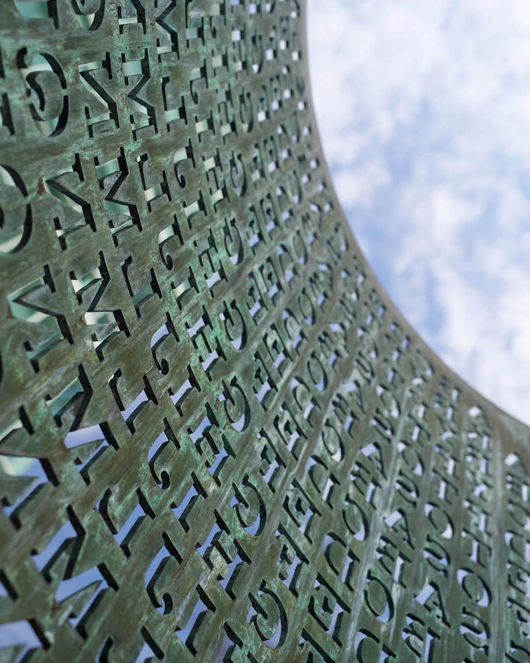CIAさんのインスタグラム写真 - (CIAInstagram)「Looks like the Kryptos creator, Jim Sanborn, has unveiled another clue: NORTHEAST.  It's been 30 years since the legendary sculpture was placed in the Agency's courtyard, but no one has been able to decode it.  Click the link in the bio to try your hand at solving Kryptos. . .  #Kryptos #Sculpture #NationalPuzzleDay #Puzzle」1月30日 7時05分 - cia